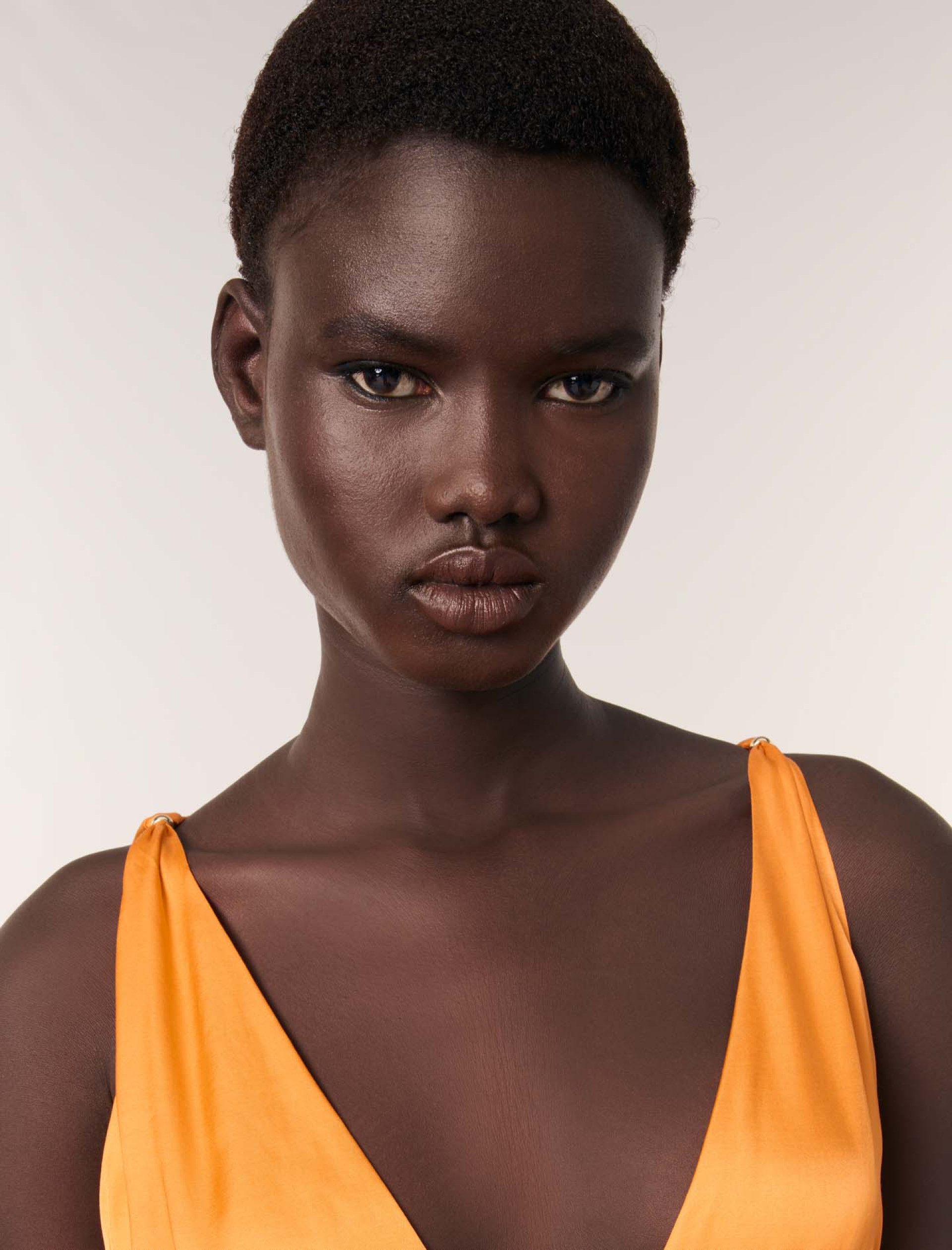 Жіноча сукня максі з атласу