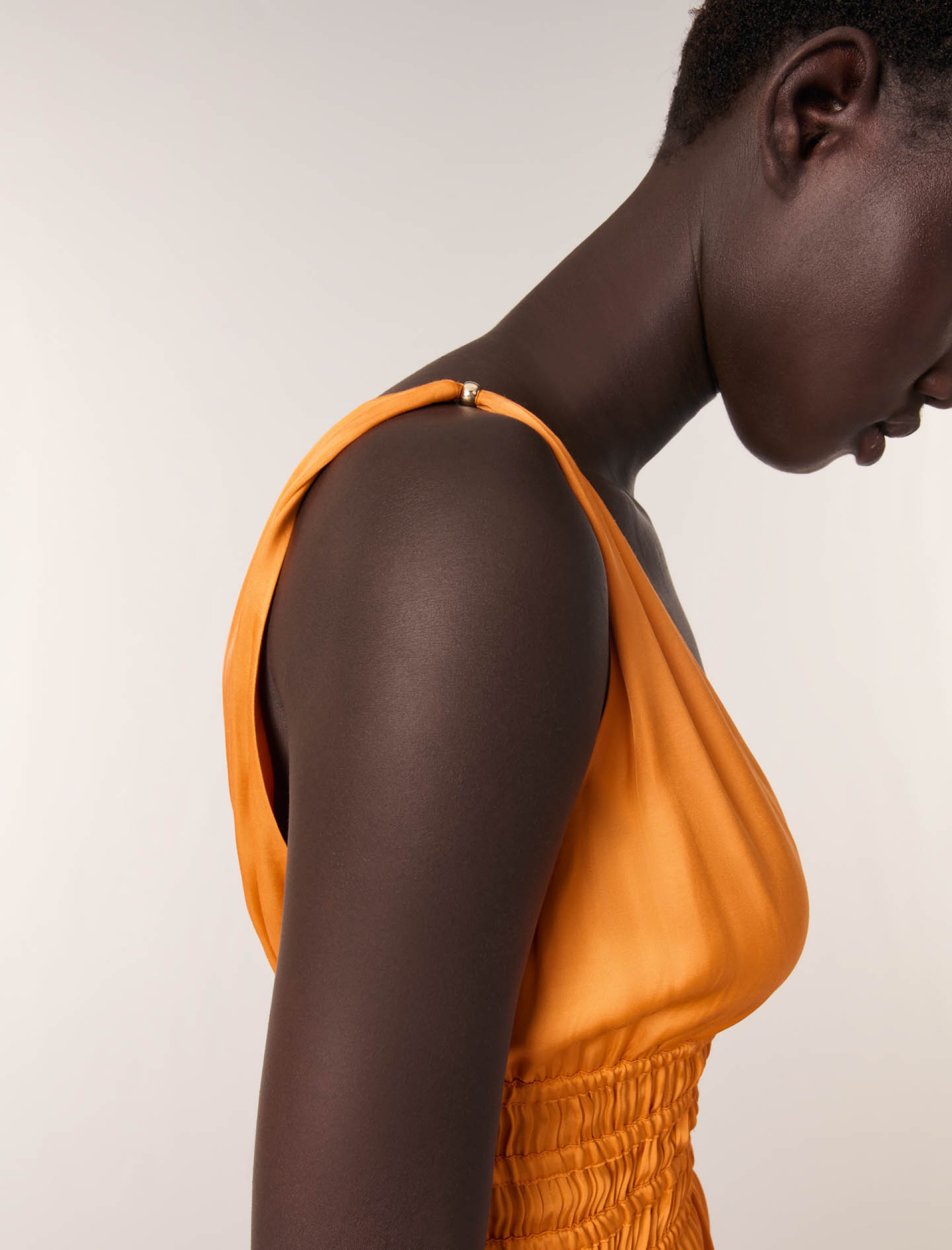 Жіноча сукня максі з атласу