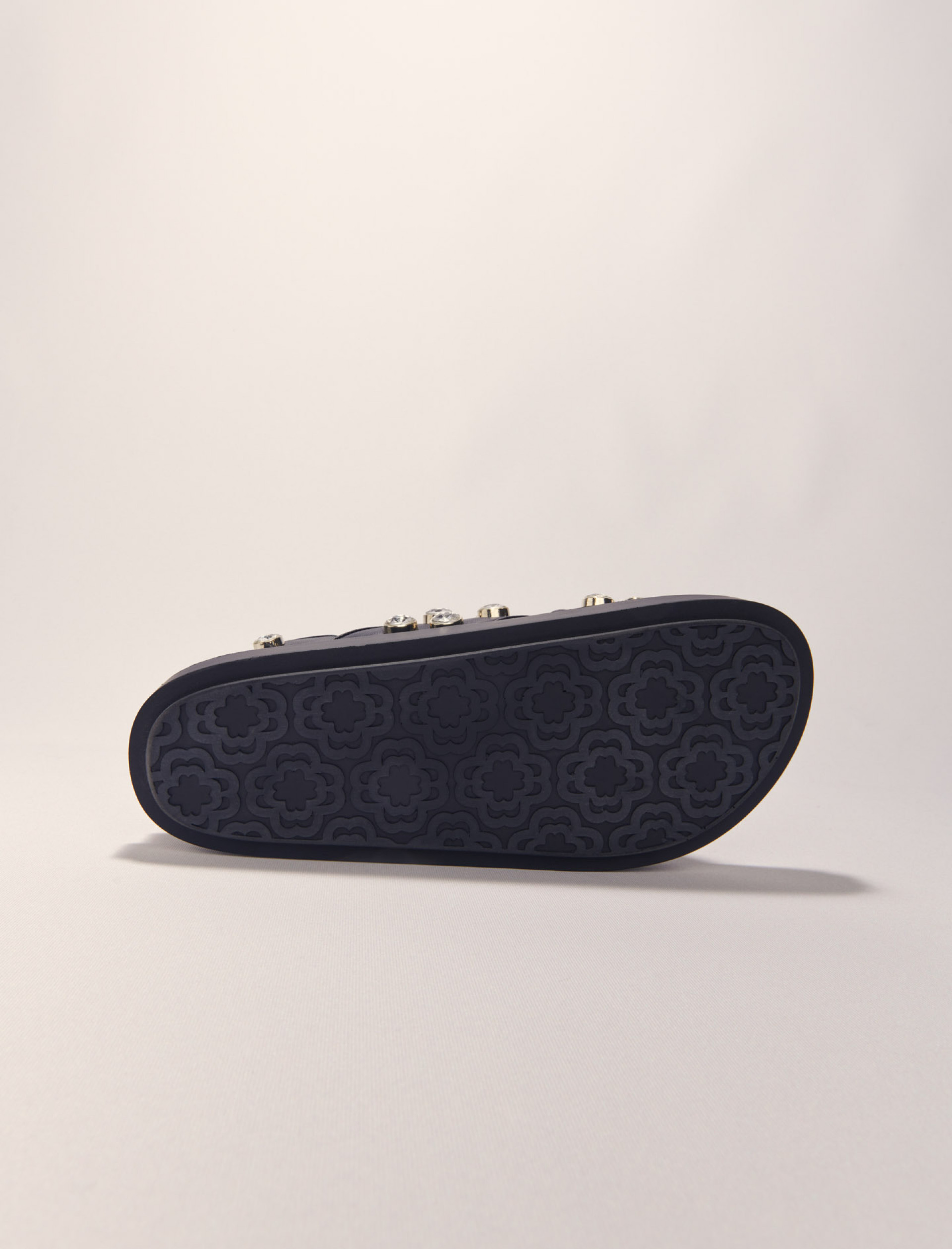 Женские кожаные сандалии из стразами