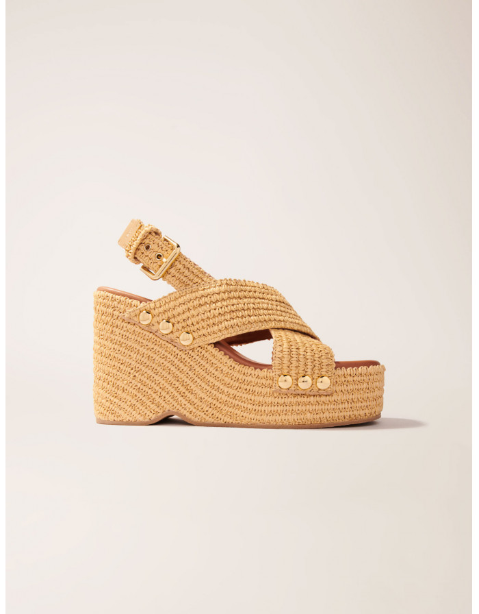 Женские босоножки на танкетке с эффектом рафии