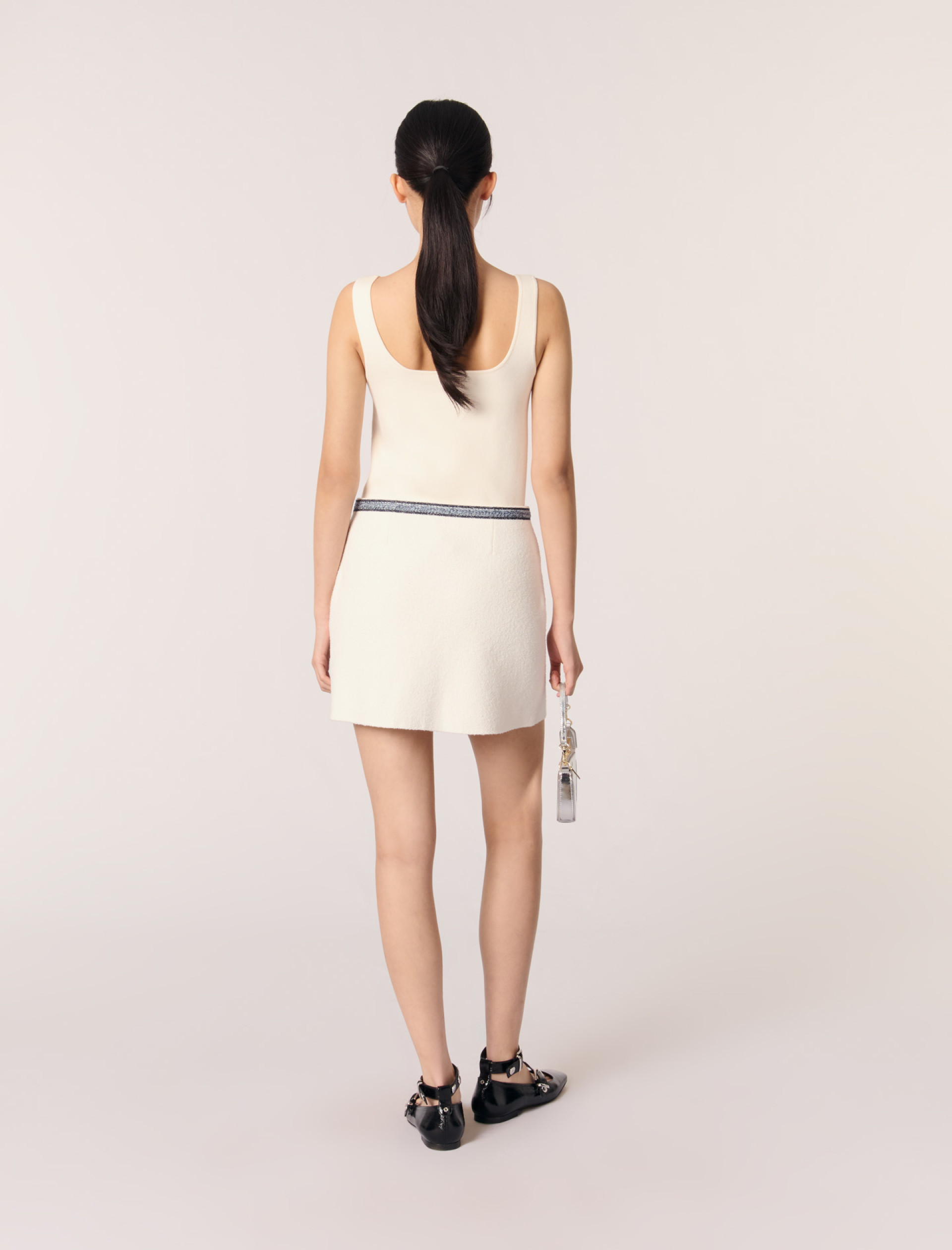 Женская юбка с контрастной вышивкой Женская юбка с контрастной вышивкой