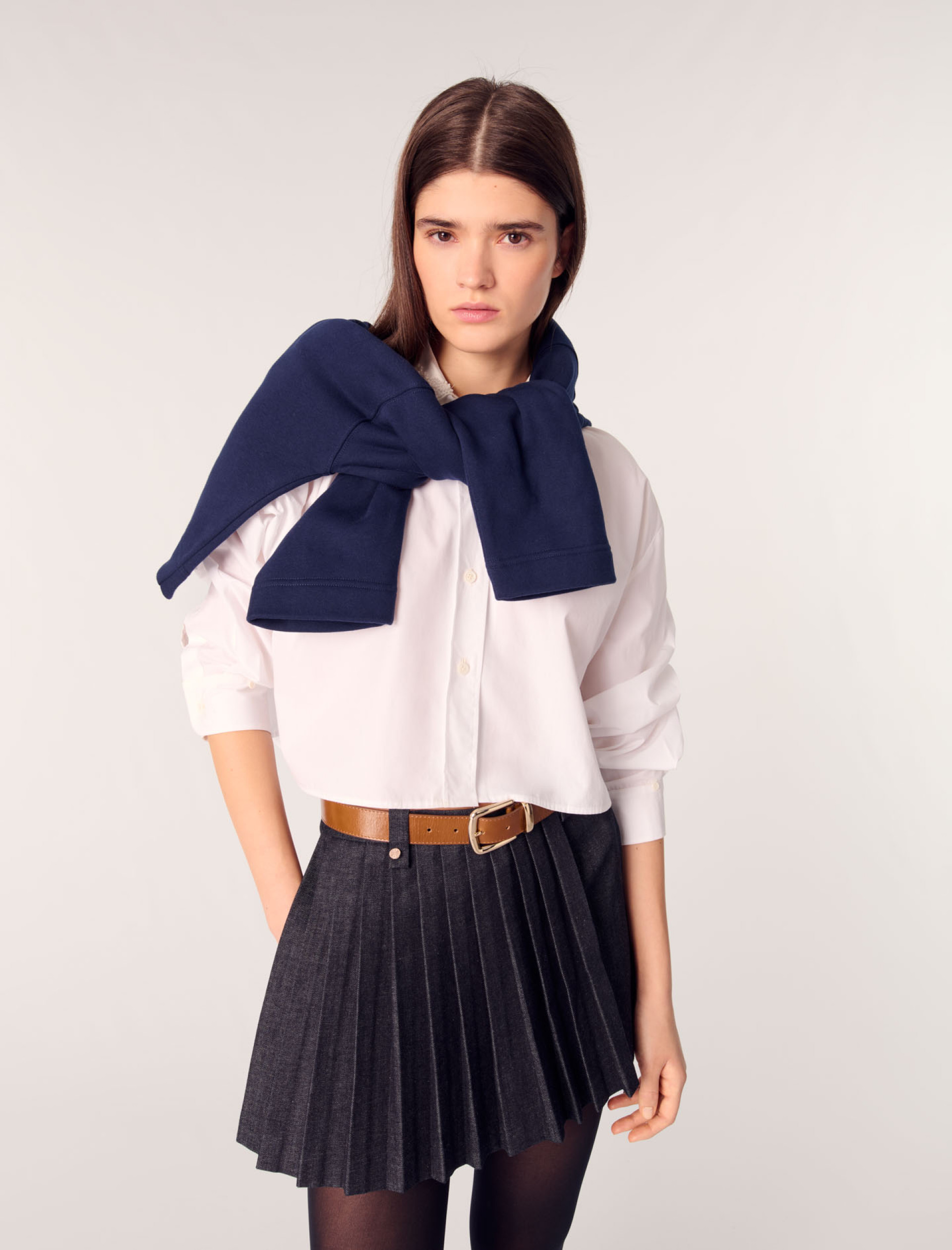 Жіночі джинсові шорти-спідниця зі складками