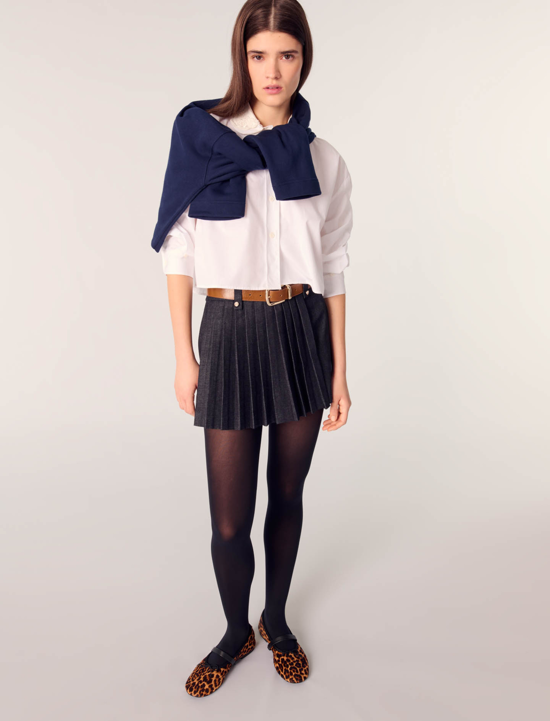 Жіночі джинсові шорти-спідниця зі складками