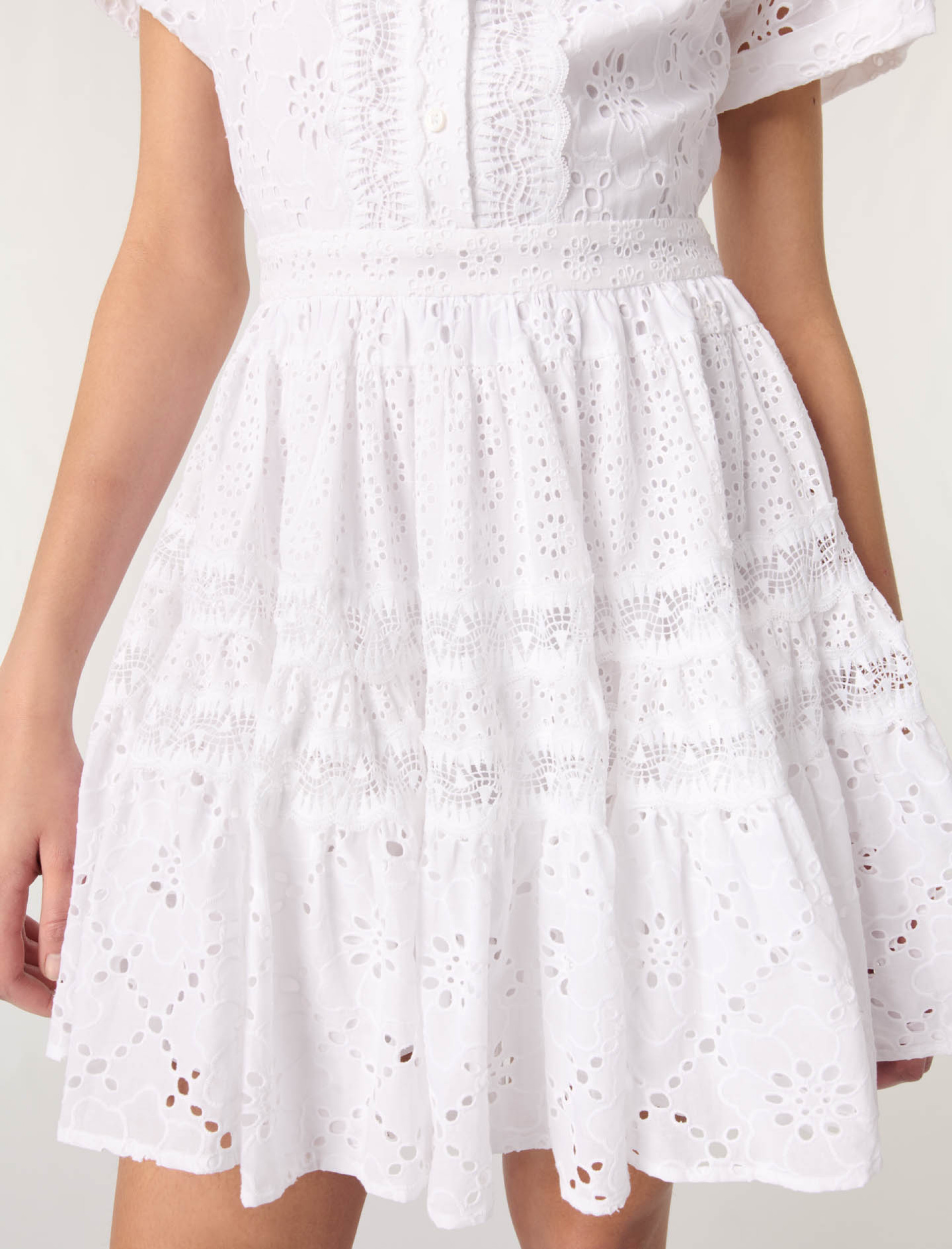 Женское платье-рубашка с английской вышивкой