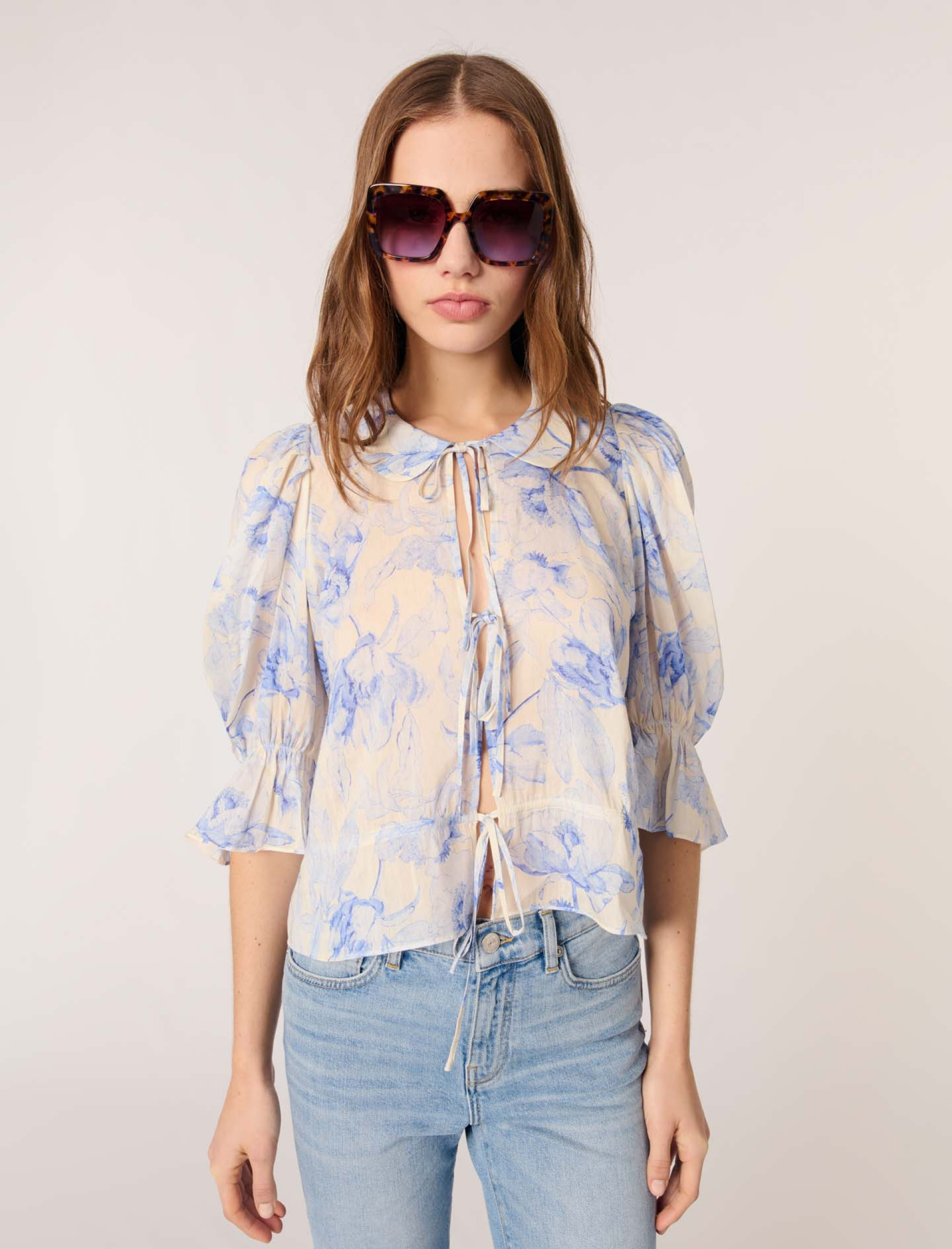 Жіноча блуза з квітковим принтом Жіноча блуза з квітковим принтом