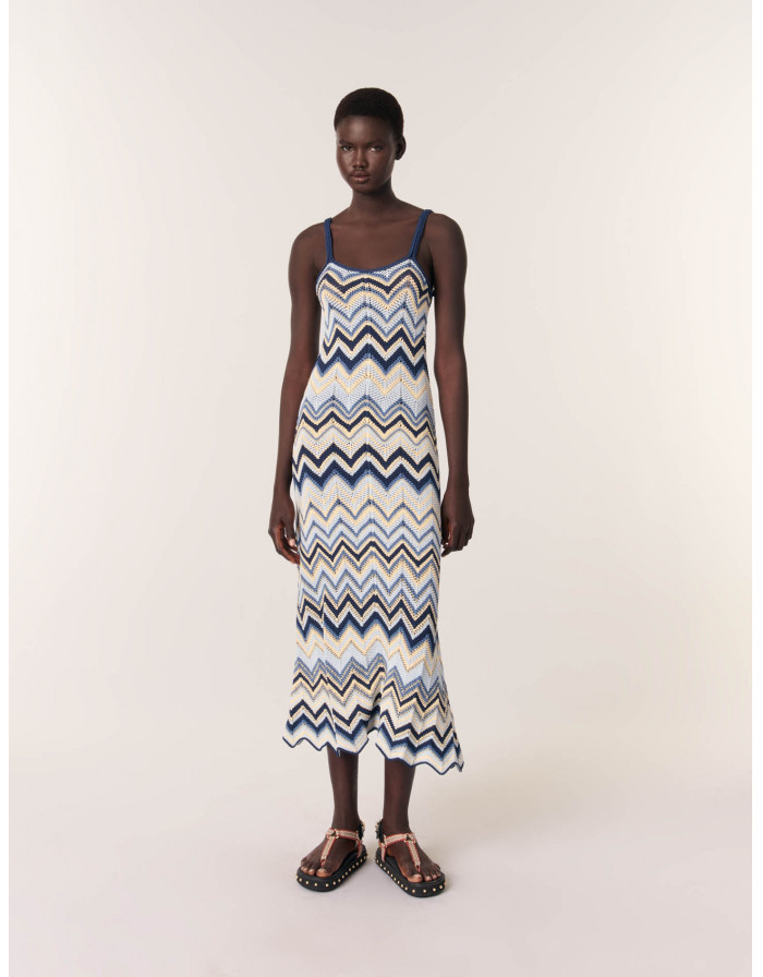 Жіноча довга сукня в'язана гачком