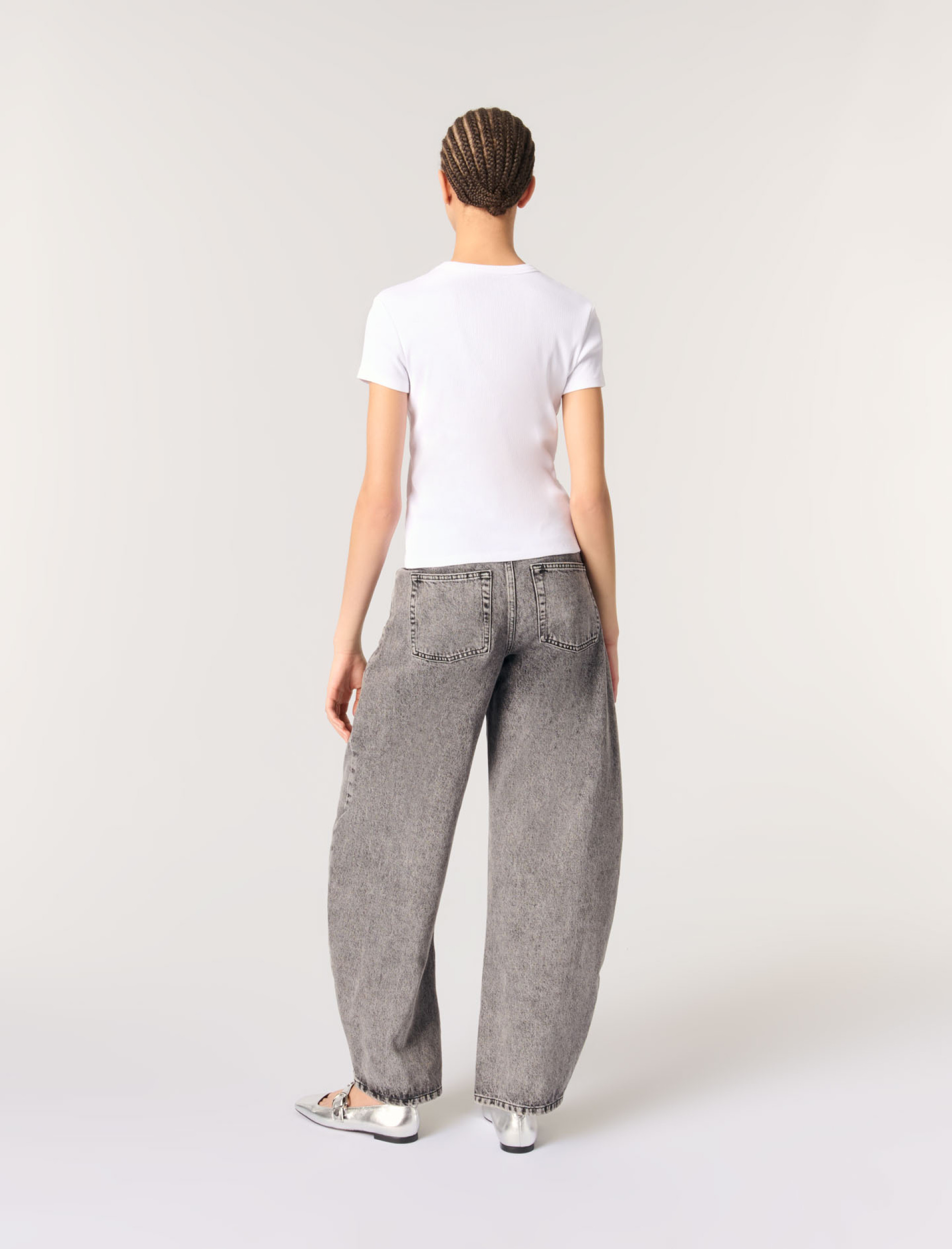 Жіноча біла футболка Жіноча біла футболка