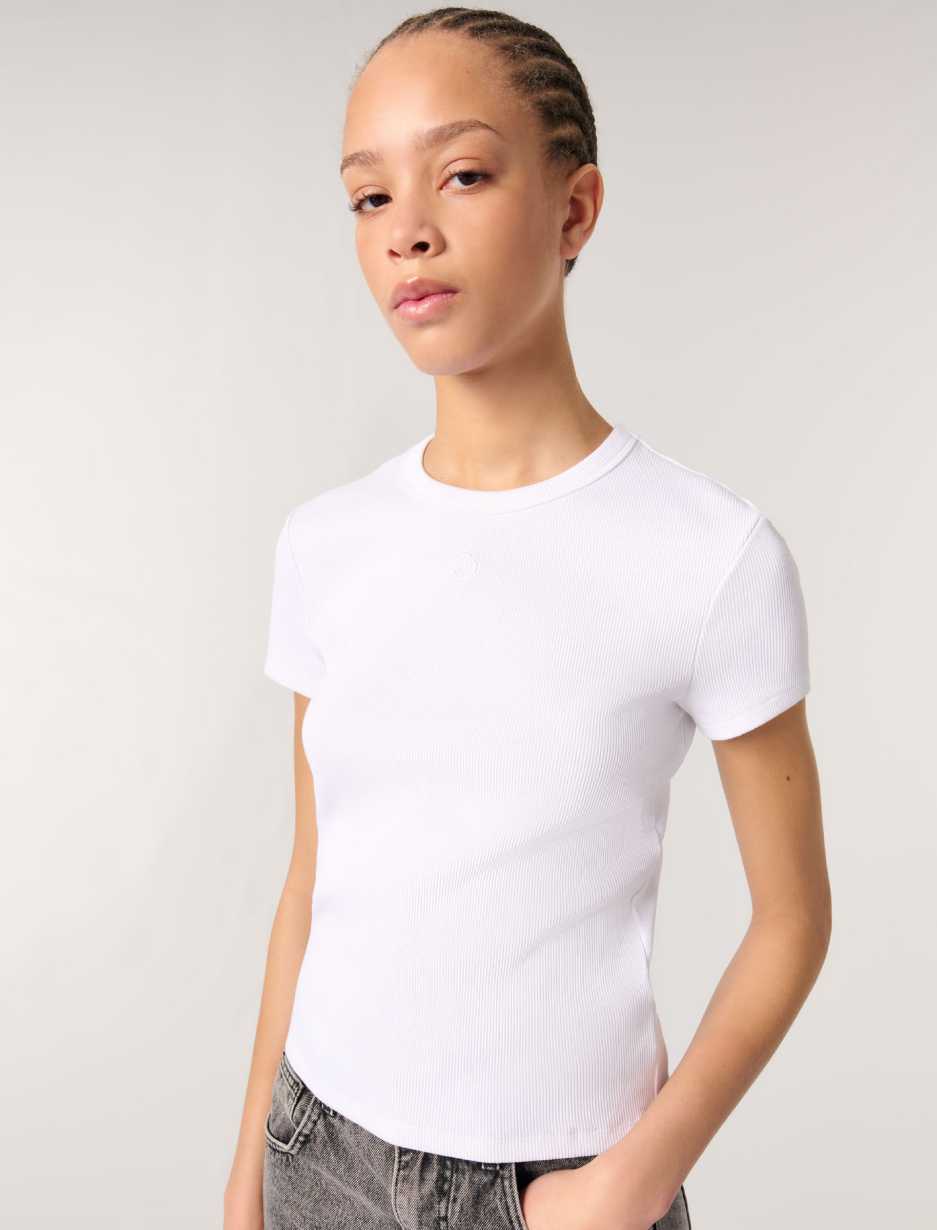 Жіноча біла футболка Жіноча біла футболка