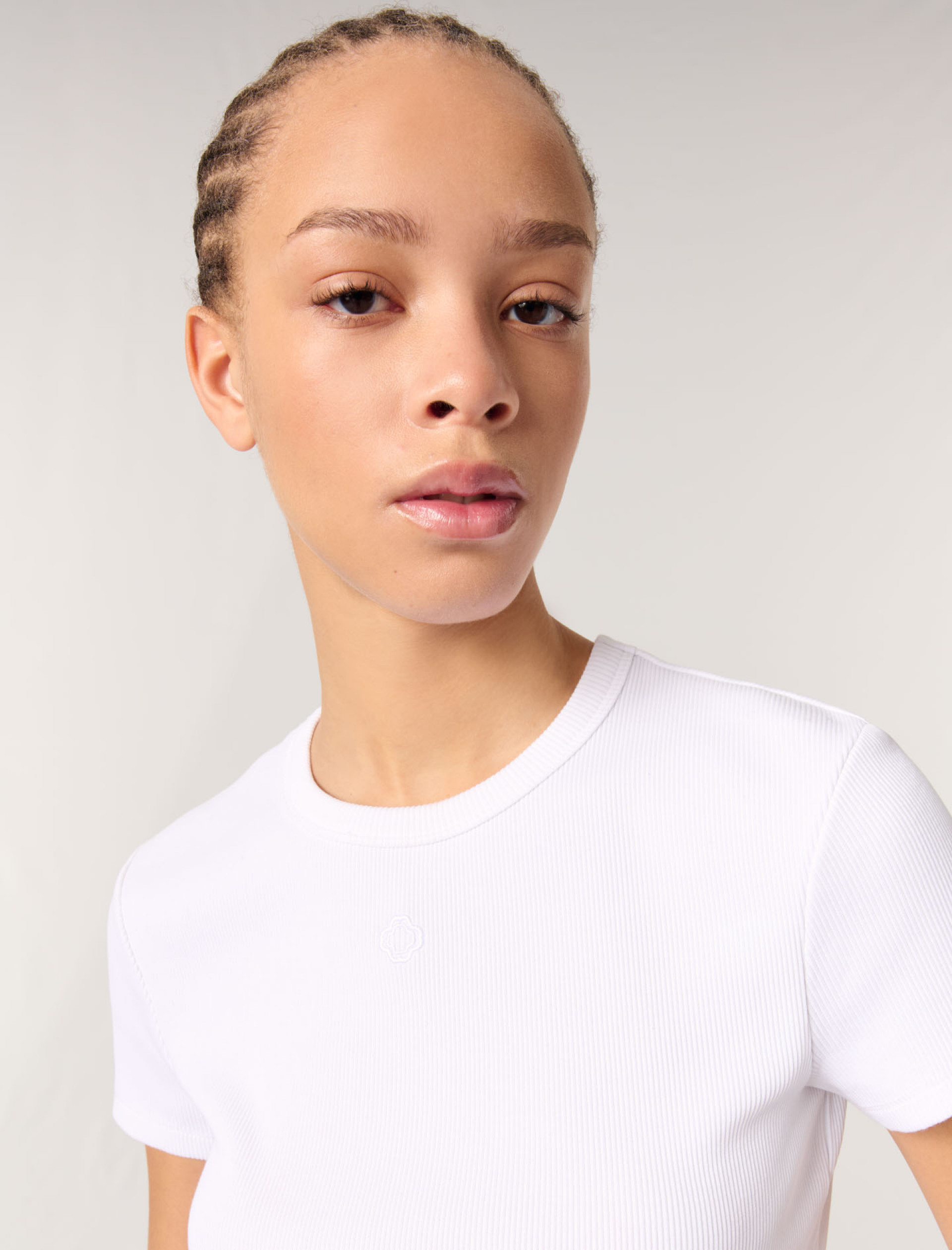 Жіноча біла футболка Жіноча біла футболка