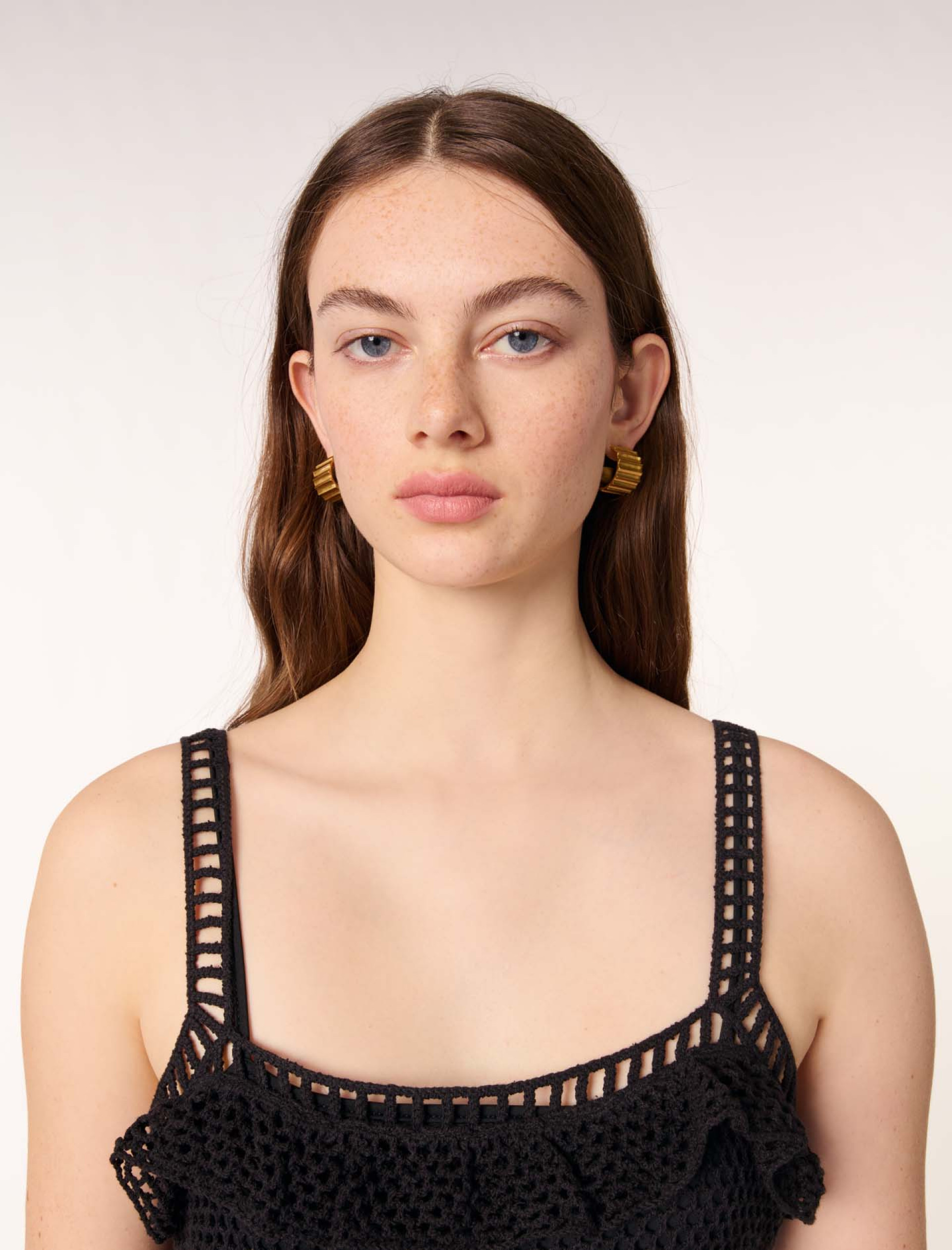 Женское длинное вязаное платье с цветочной вышивкой