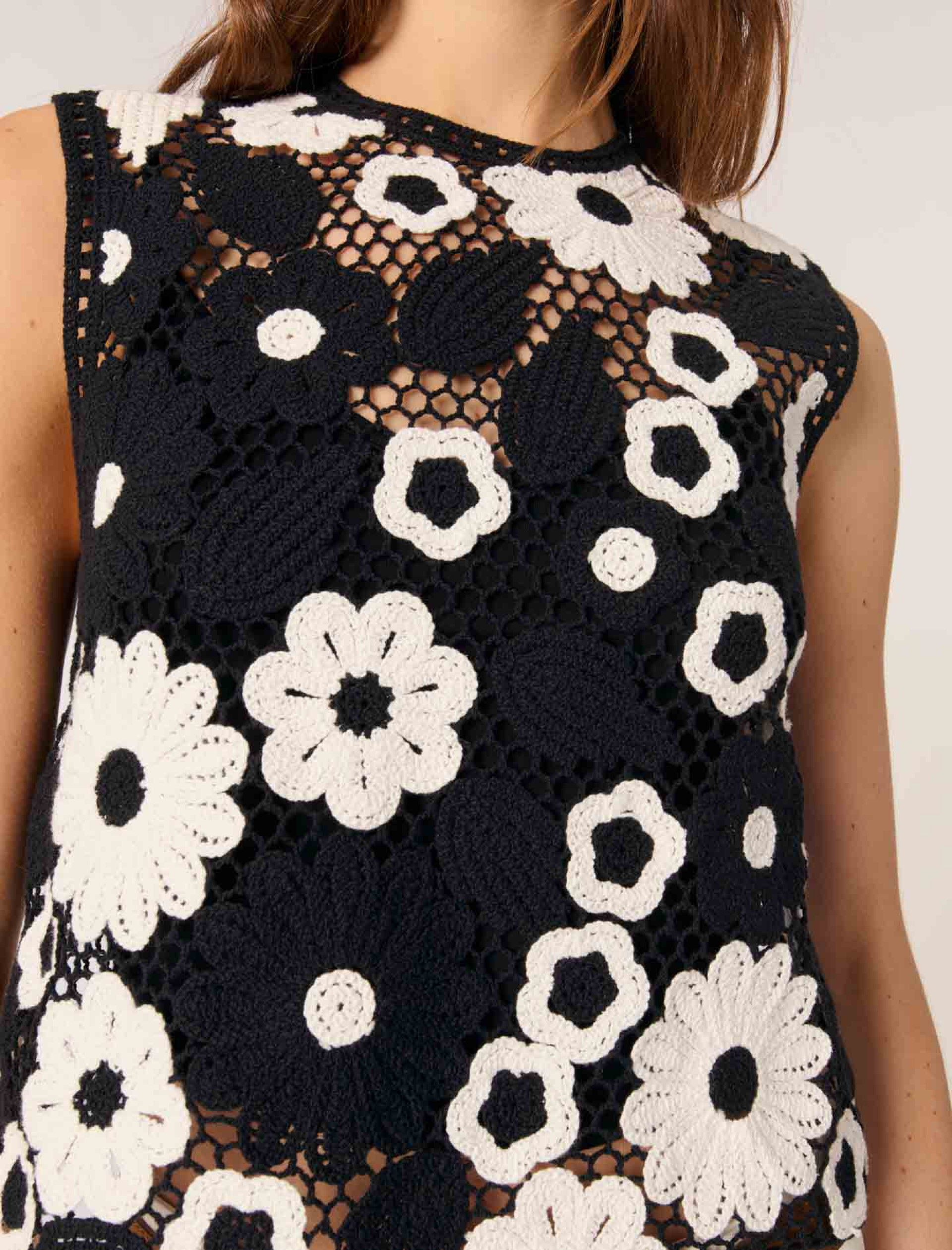 Жіночий топ з квітковим візерунком