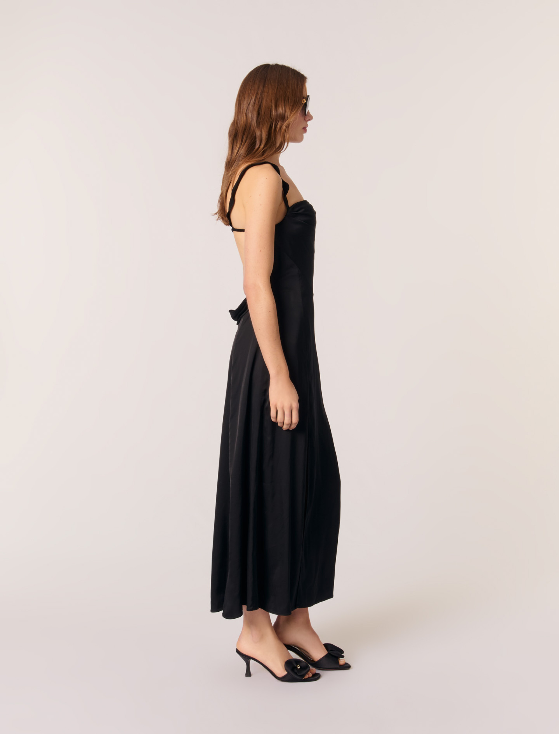 Жіноча довга атласна сукня Жіноча довга атласна сукня