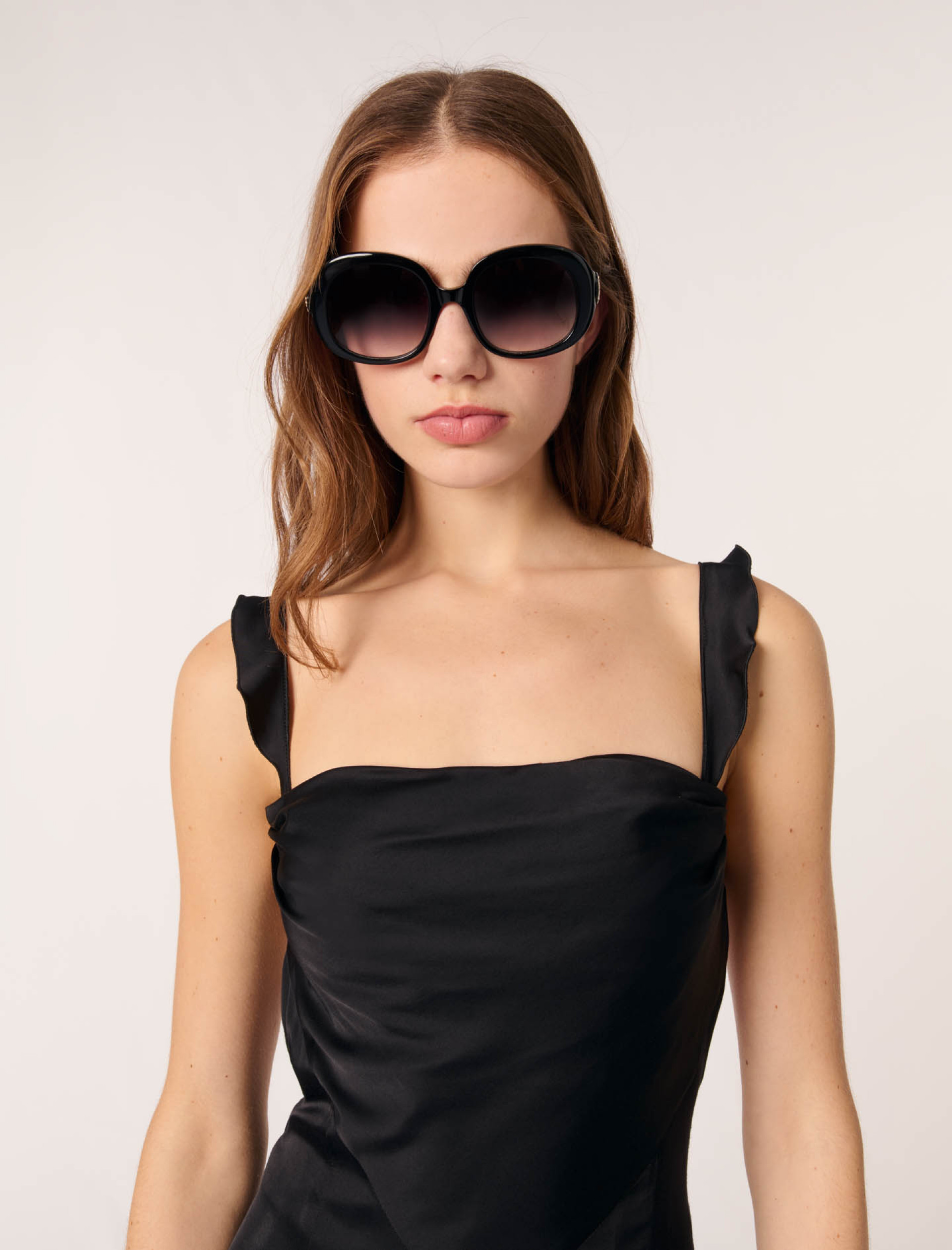 Жіноча довга атласна сукня Жіноча довга атласна сукня