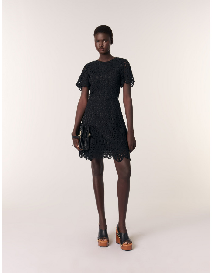 Жіноча коротка сукня в'язана гачком