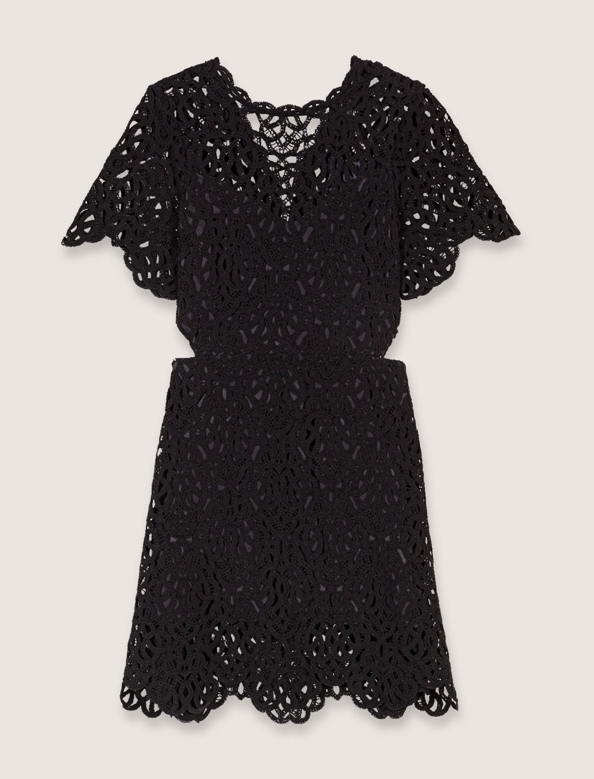 Женское короткое платье вязаное крючком