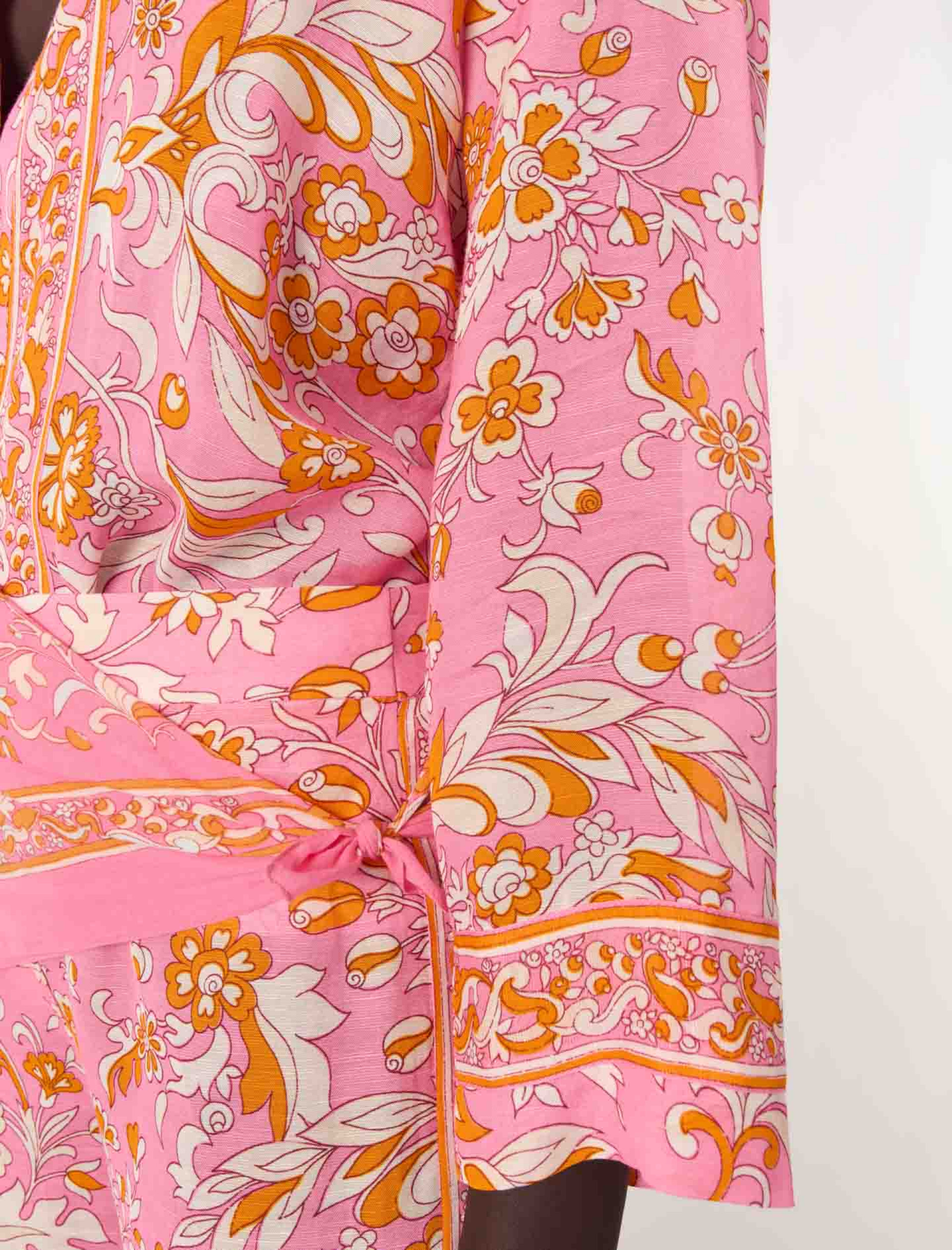 Жіноча льняна сорочка з квітковим принтом