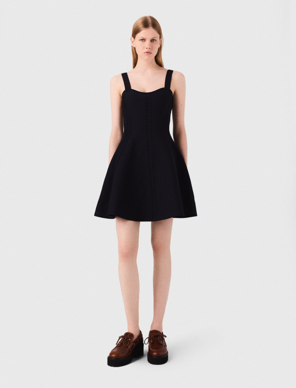 Женское короткое вязаное платье