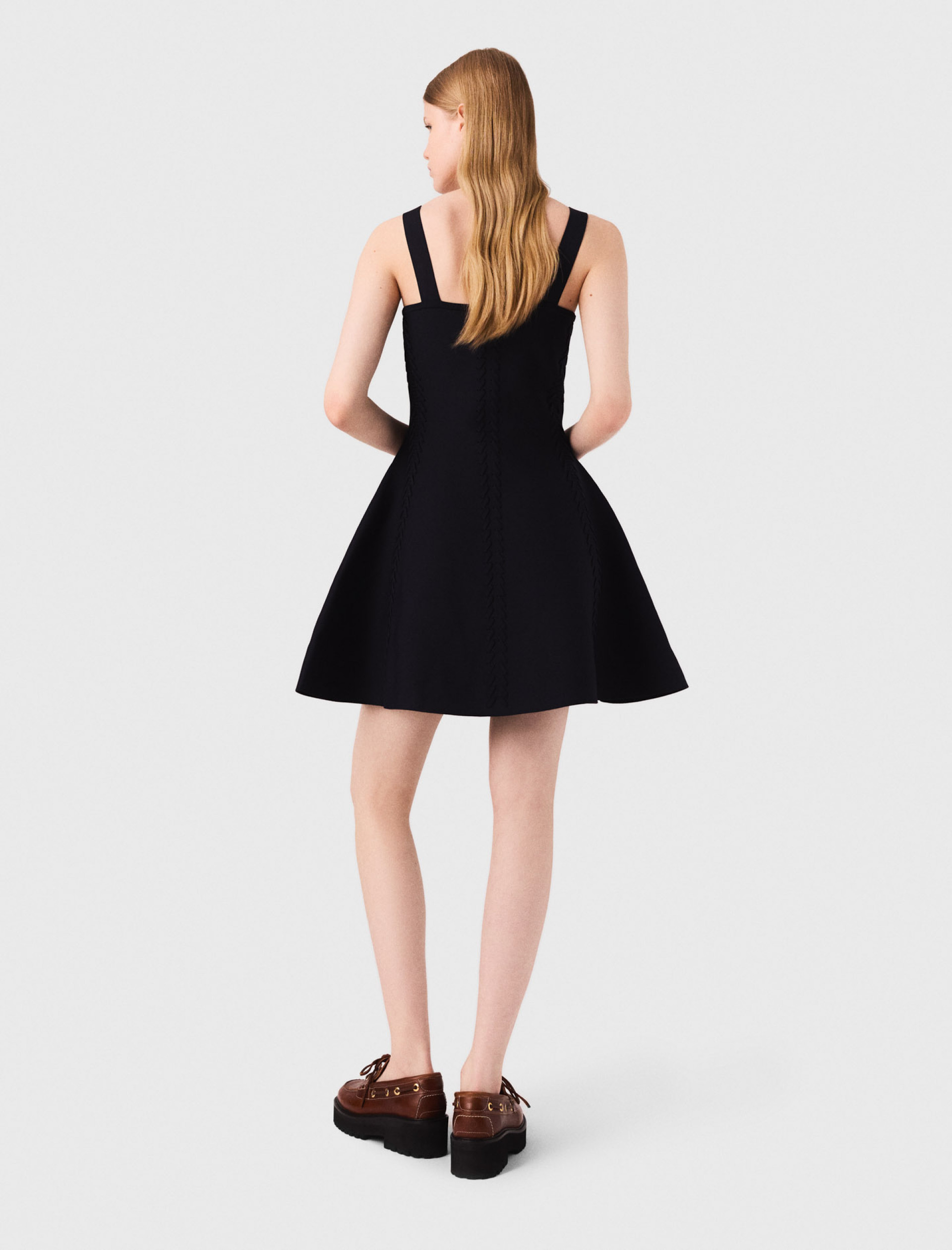 Жіноча коротка в'язана сукня