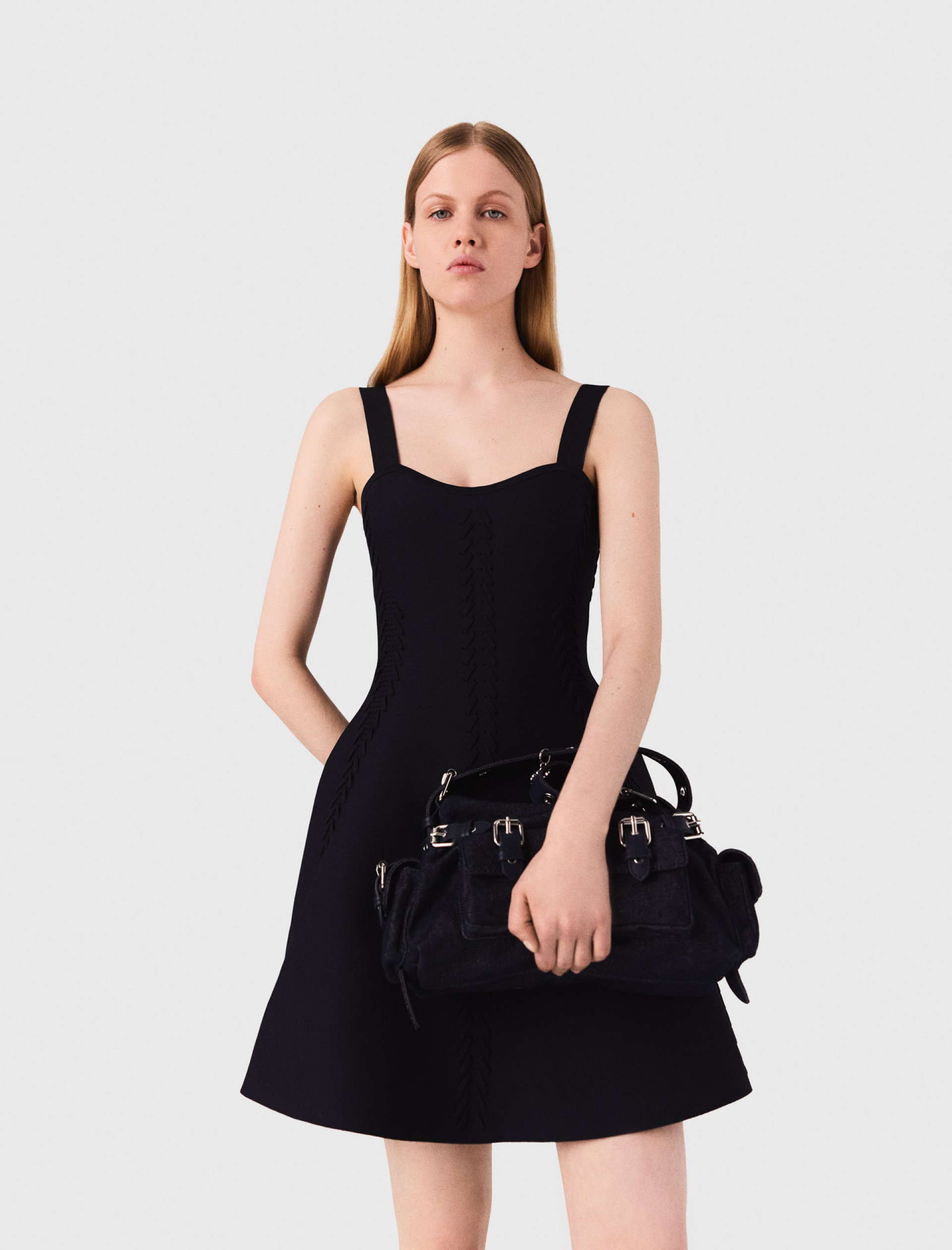 Жіноча коротка в'язана сукня