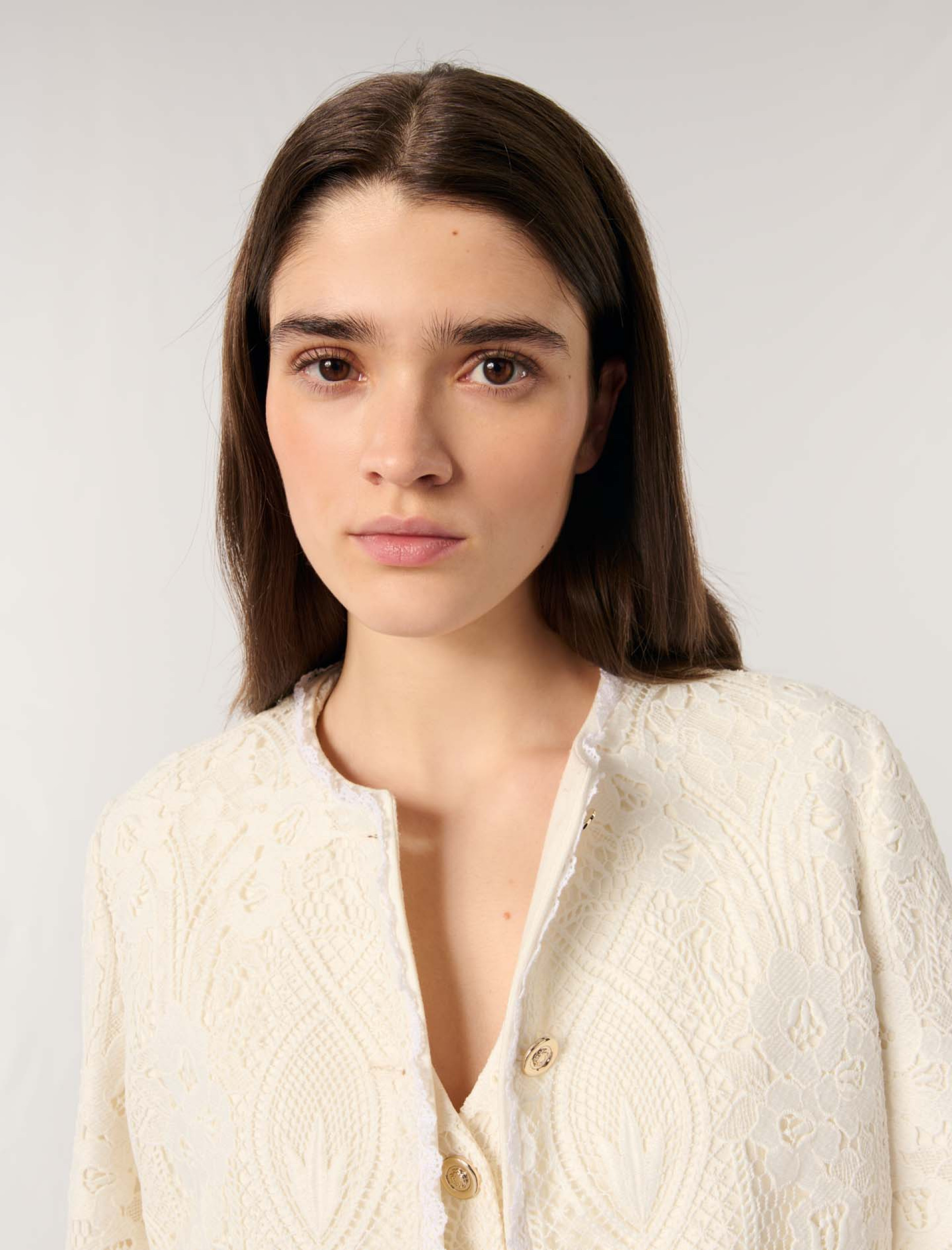 Жіночий короткий гіпюровий жакет Жіночий короткий гіпюровий жакет