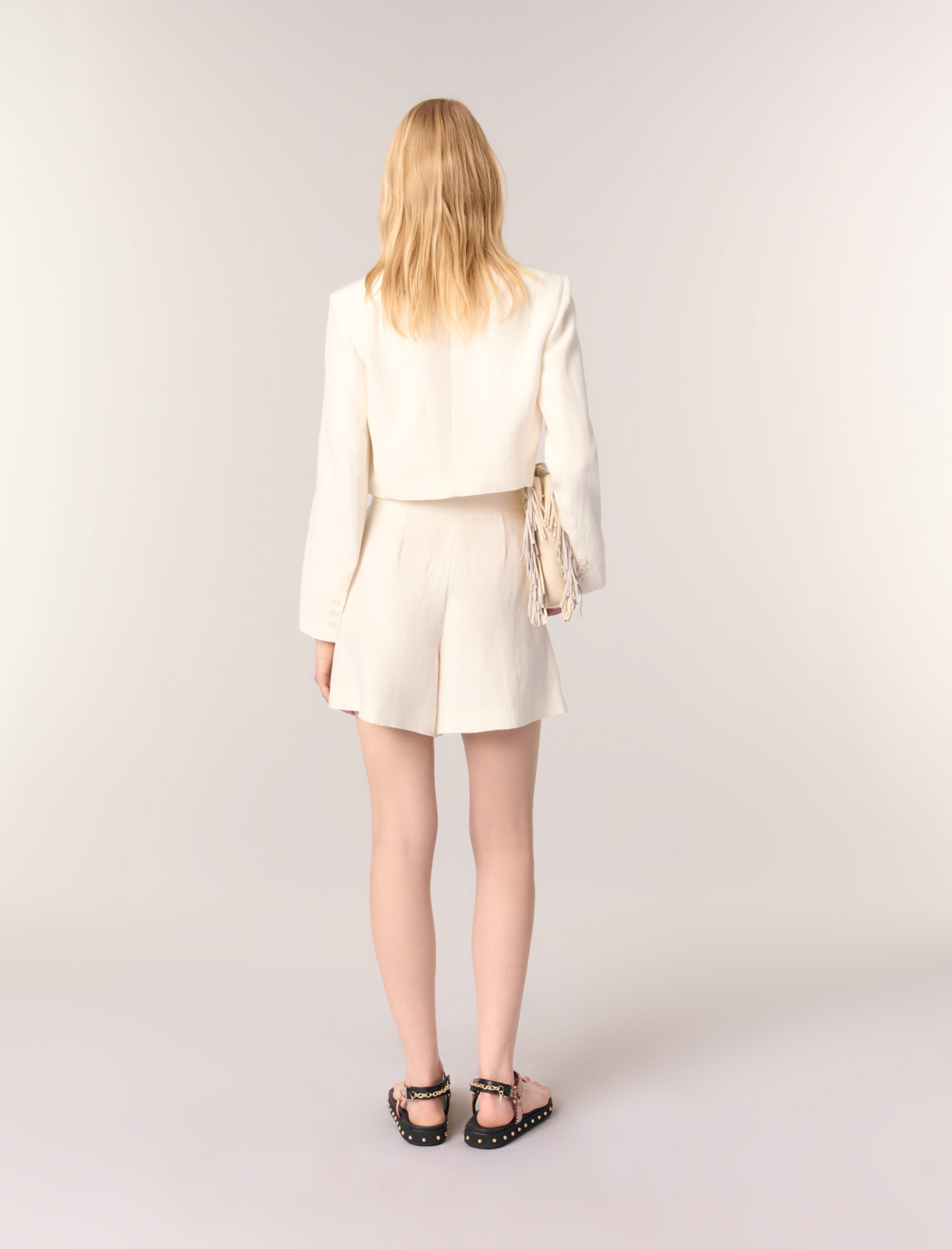 Жіночий короткий приталений жакет Жіночий короткий приталений жакет