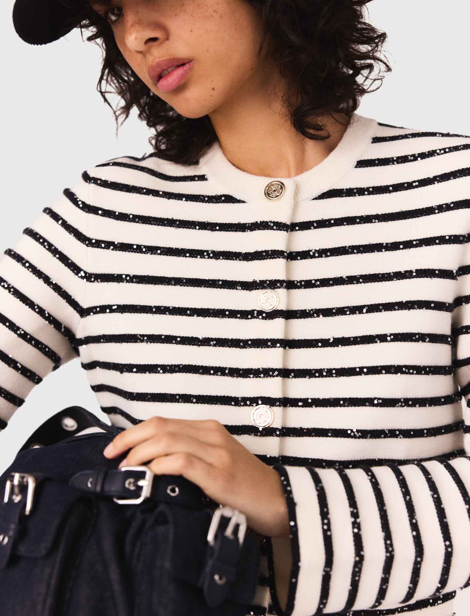 Жіночий вовняний кардиган на кнопках Жіночий вовняний кардиган на кнопках