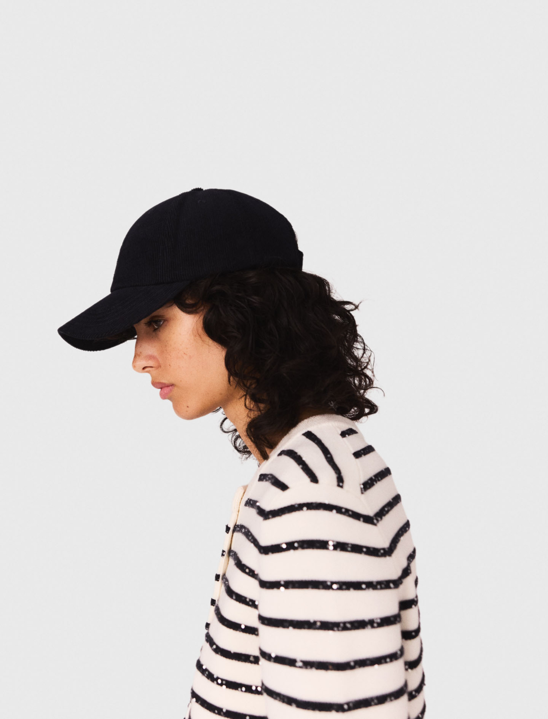 Жіночий вовняний кардиган на кнопках Жіночий вовняний кардиган на кнопках