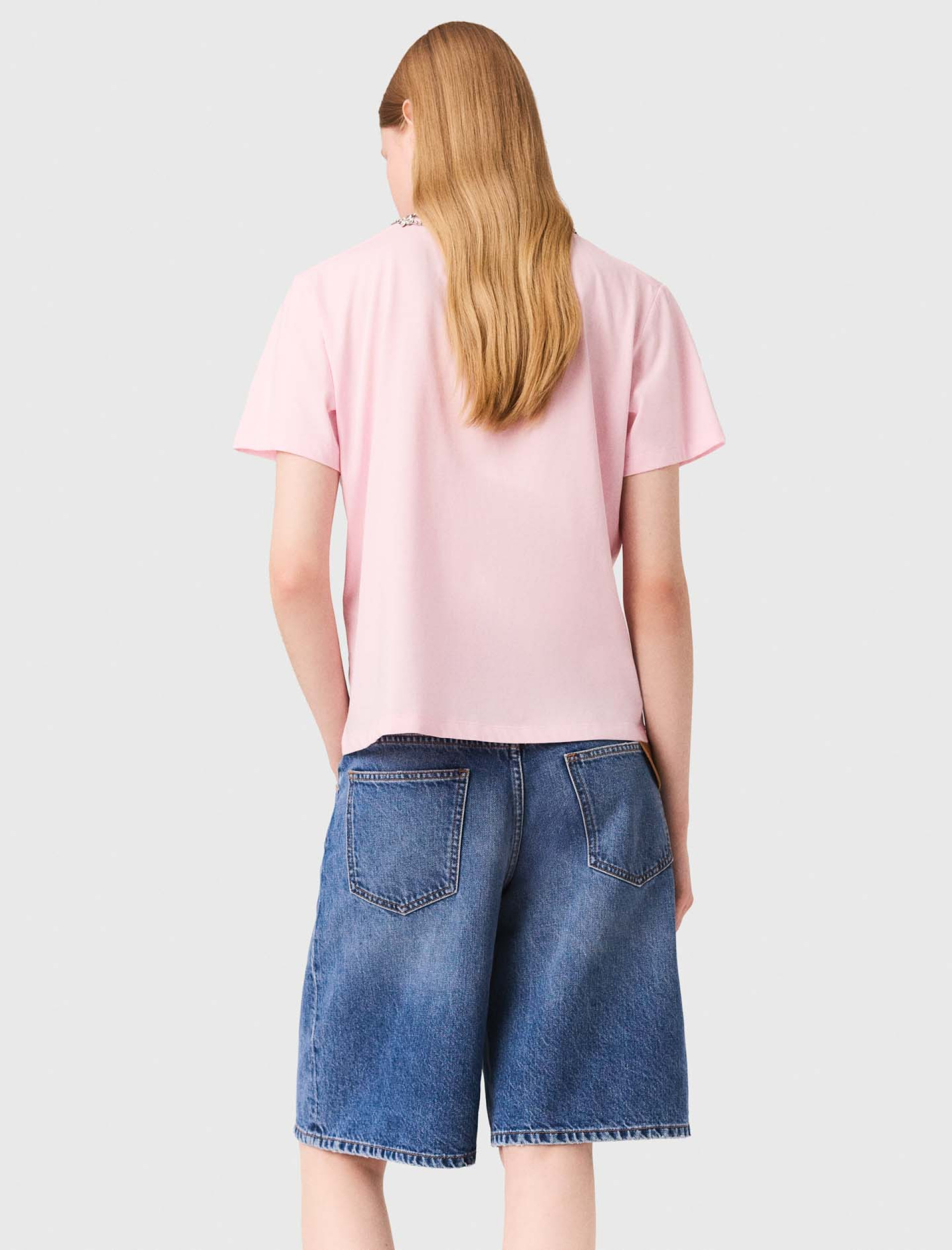 Женская розовая футболка с вышивкой из страз Женская розовая футболка с вышивкой из страз