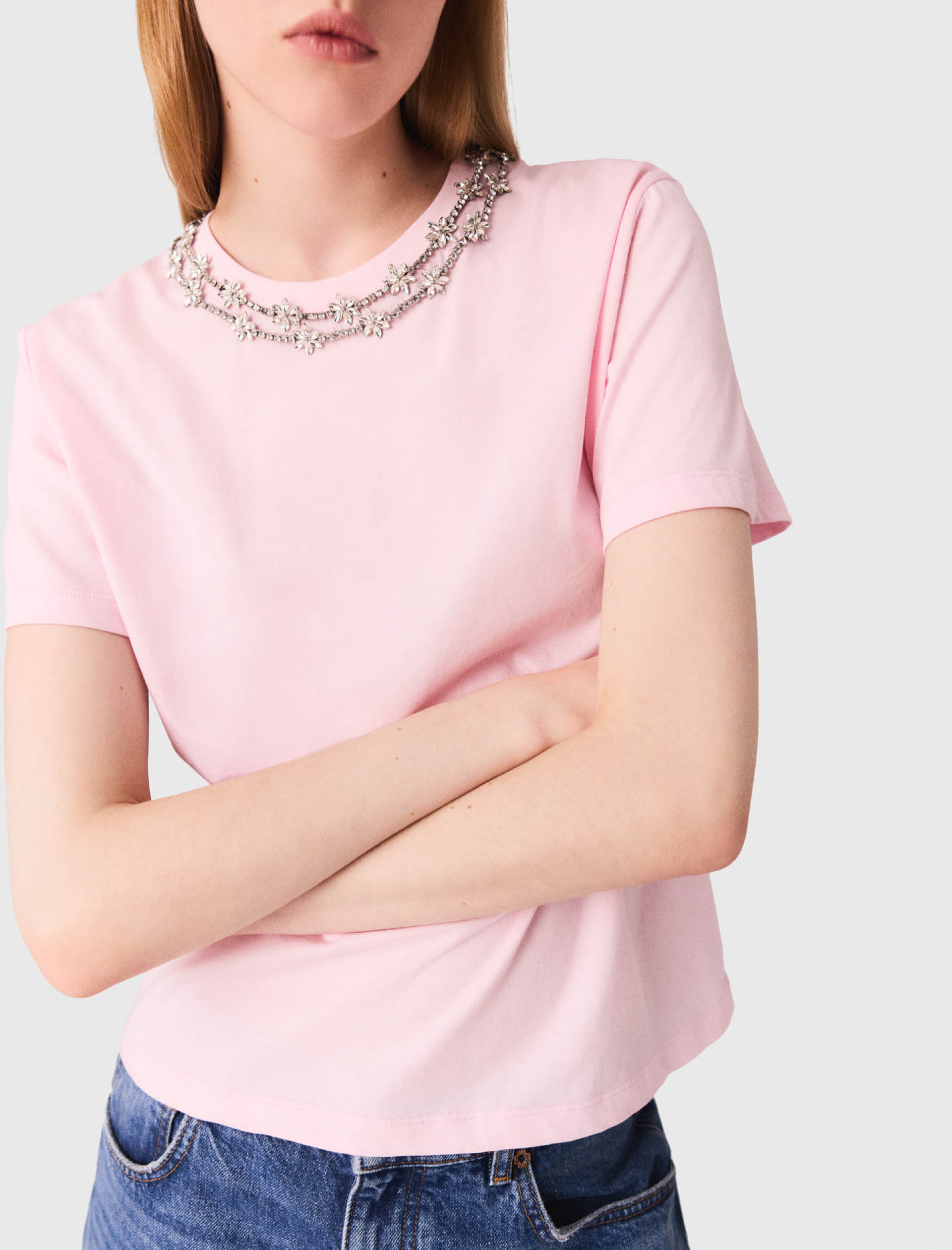 Женская розовая футболка с вышивкой из страз Женская розовая футболка с вышивкой из страз