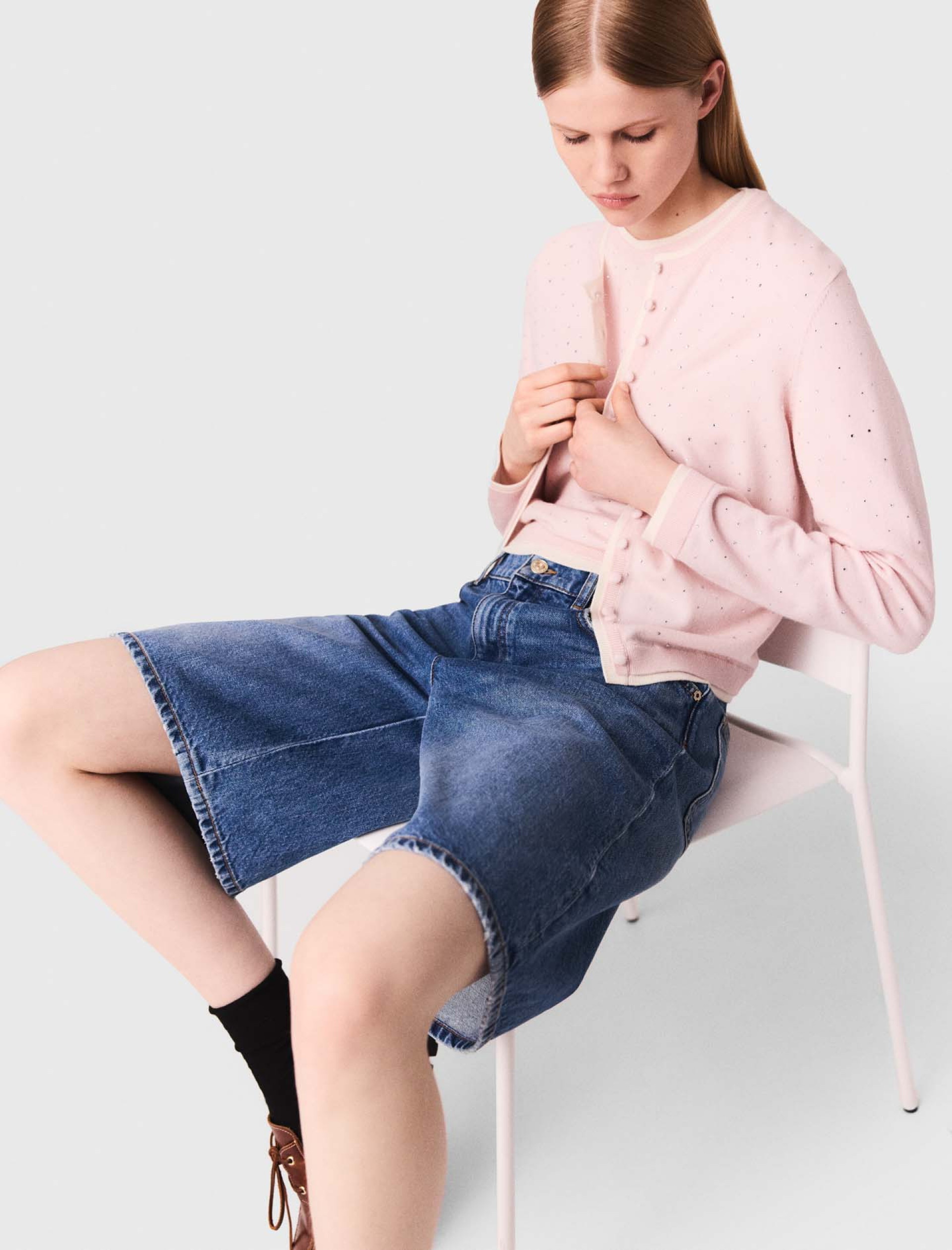 Женский розовый кардиган со стразами