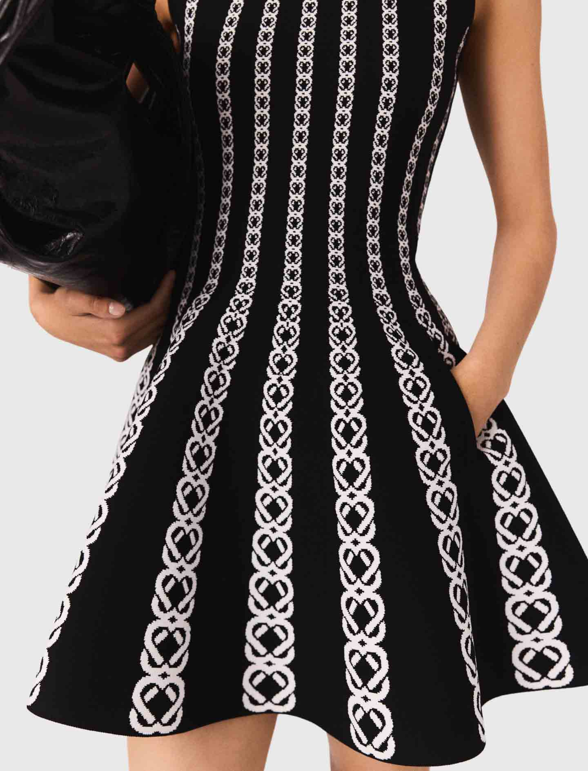 Женское вязаное платье с жаккардовым узором Женское вязаное платье с жаккардовым узором