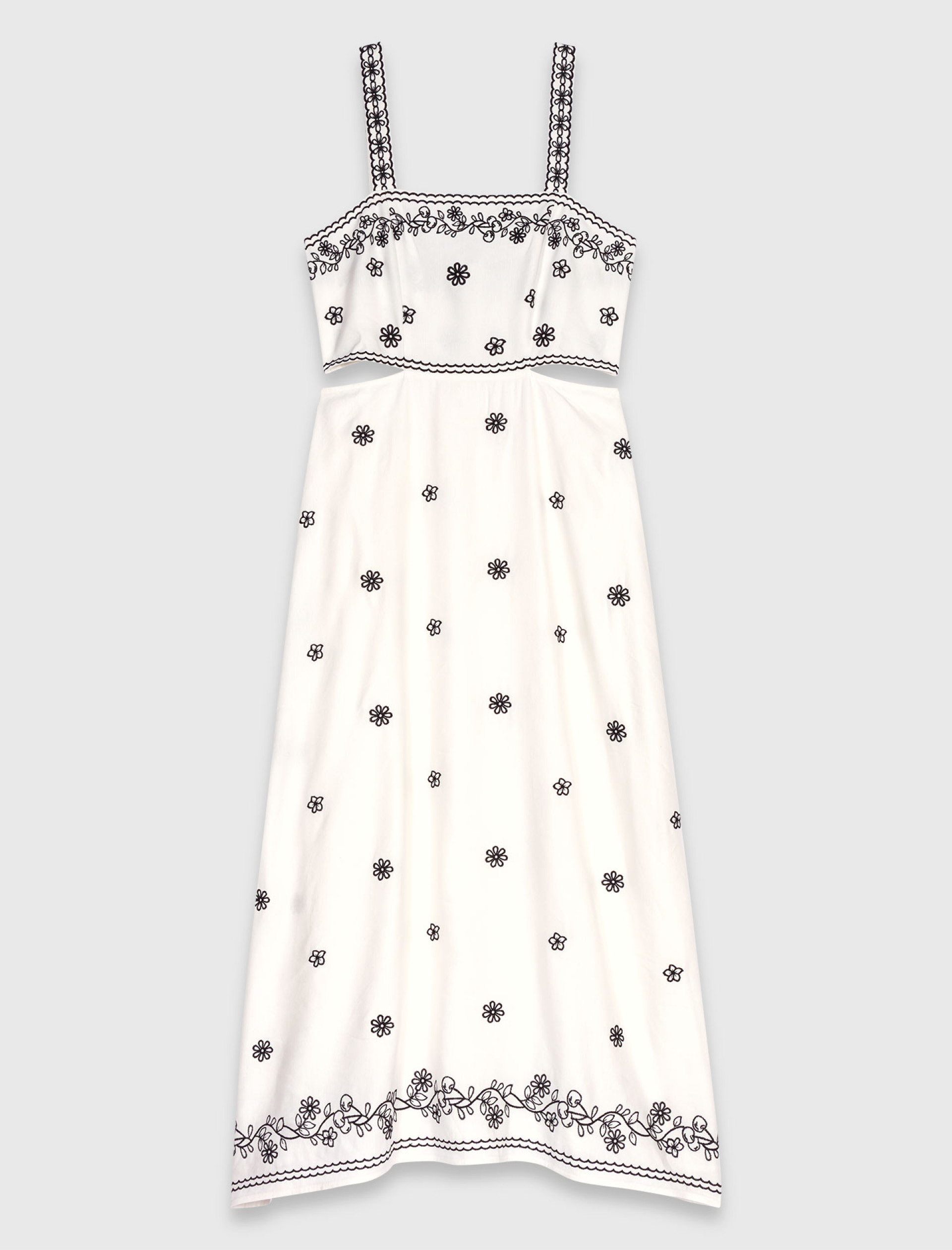 Женское длинное вышитое платье с вырезом