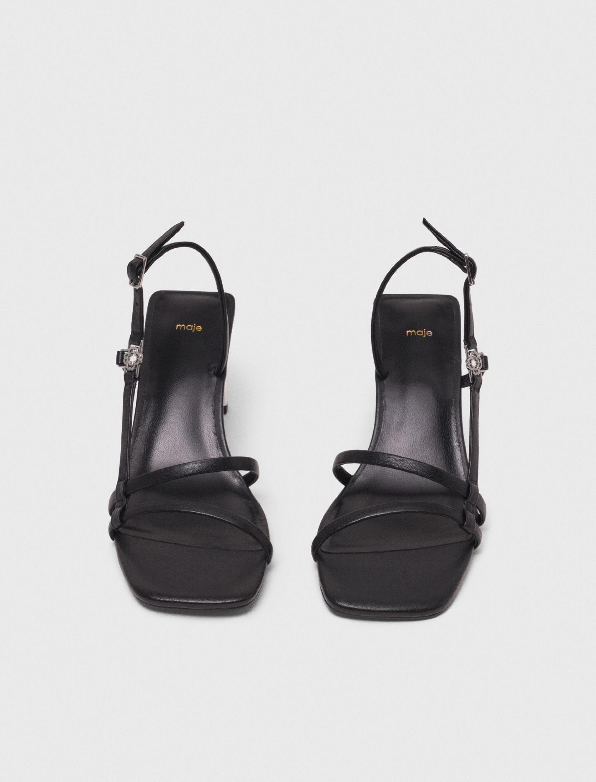 Жіночі шкіряні босоніжки з акцентним каблуком Жіночі шкіряні босоніжки з акцентним каблуком