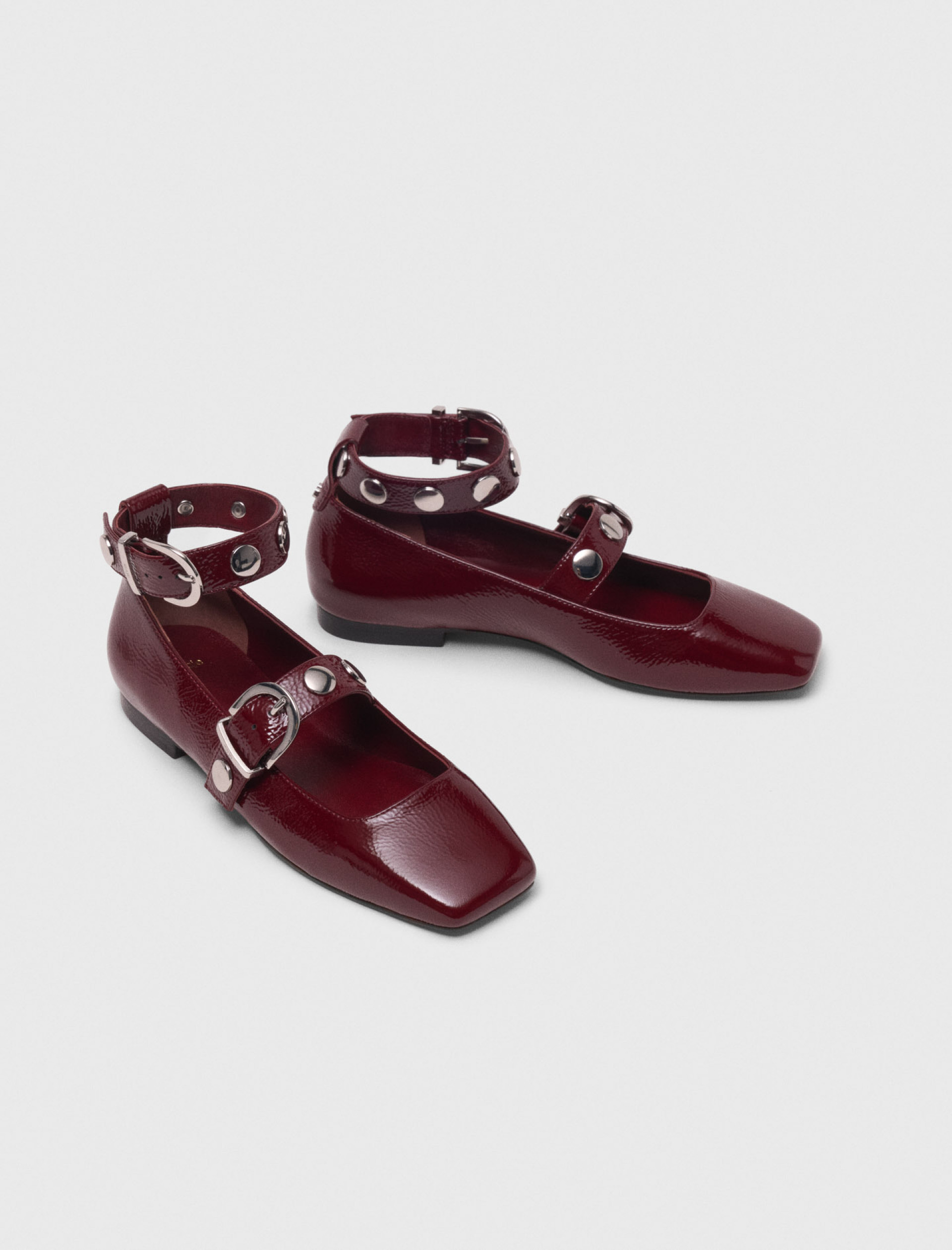 Женские туфли Мэри Джейн с заклепками