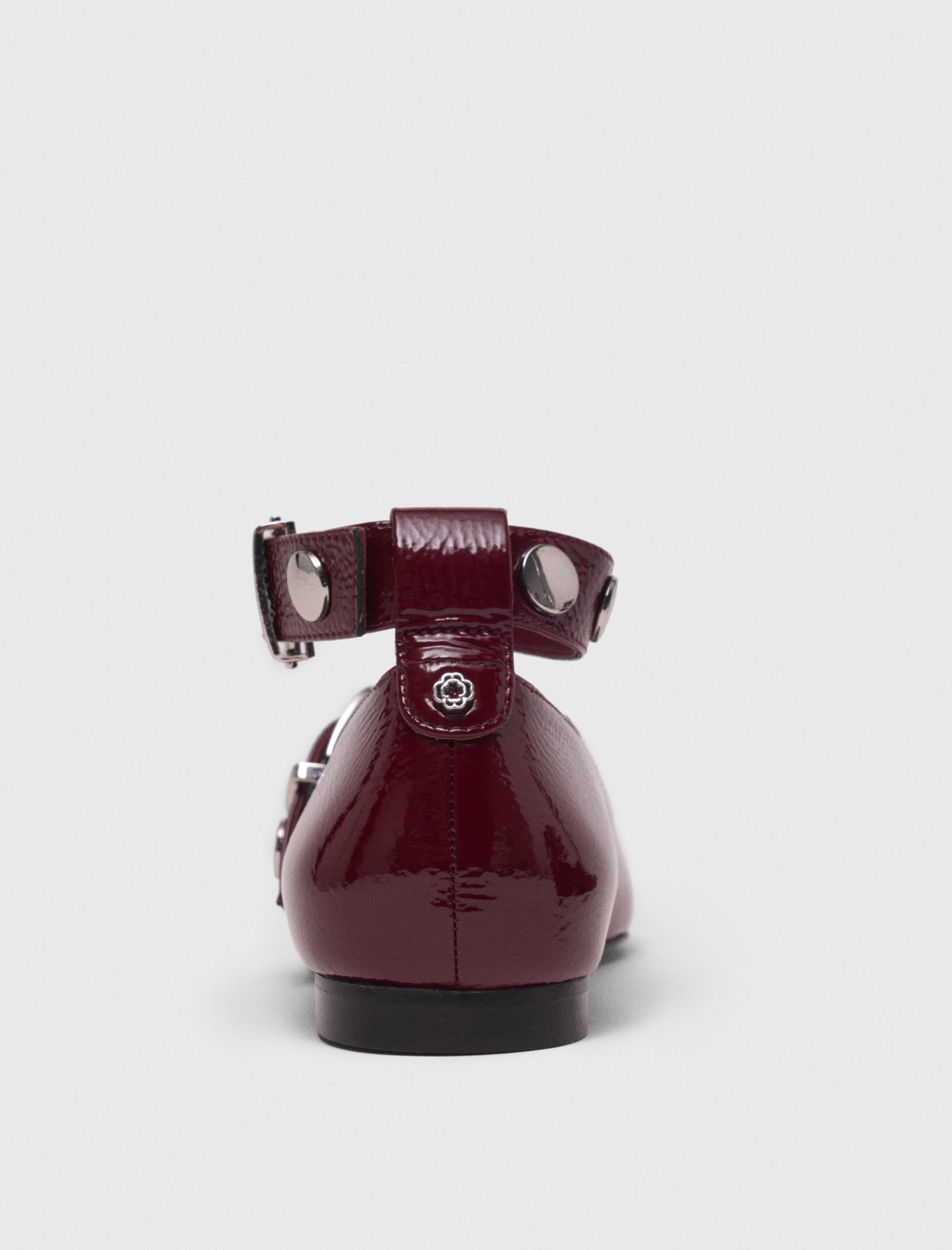 Женские туфли Мэри Джейн с заклепками