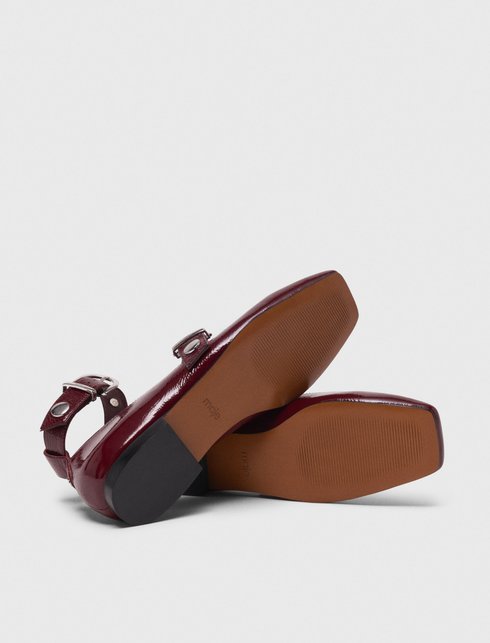 Женские туфли Мэри Джейн с заклепками