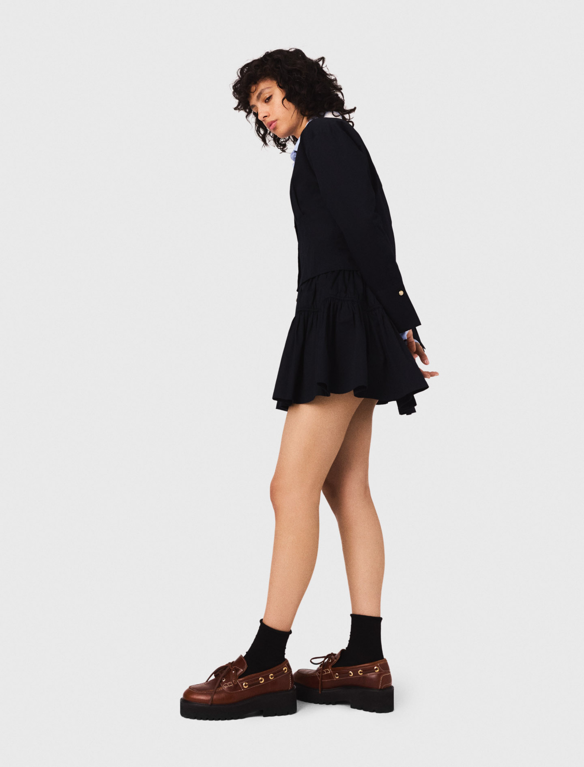 Женская короткая юбка в складку с эластичной талией Женская короткая юбка в складку с эластичной талией