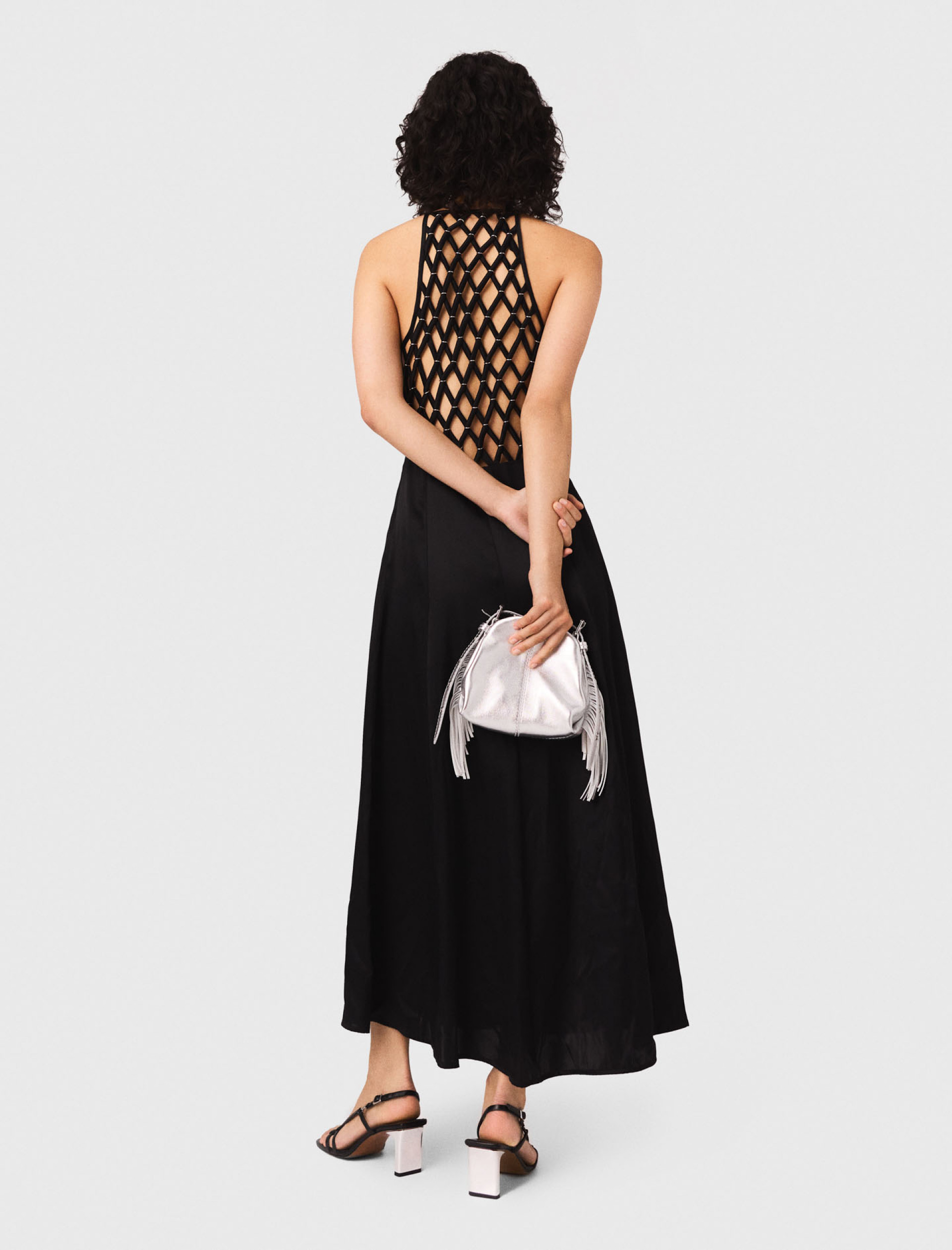 Жіноча довга струмлива сукня з плетеною спинкою