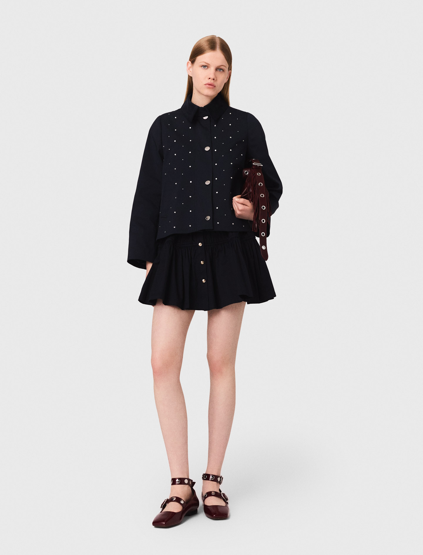 Жіноча куртка з оксамитовим коміром та заклепками