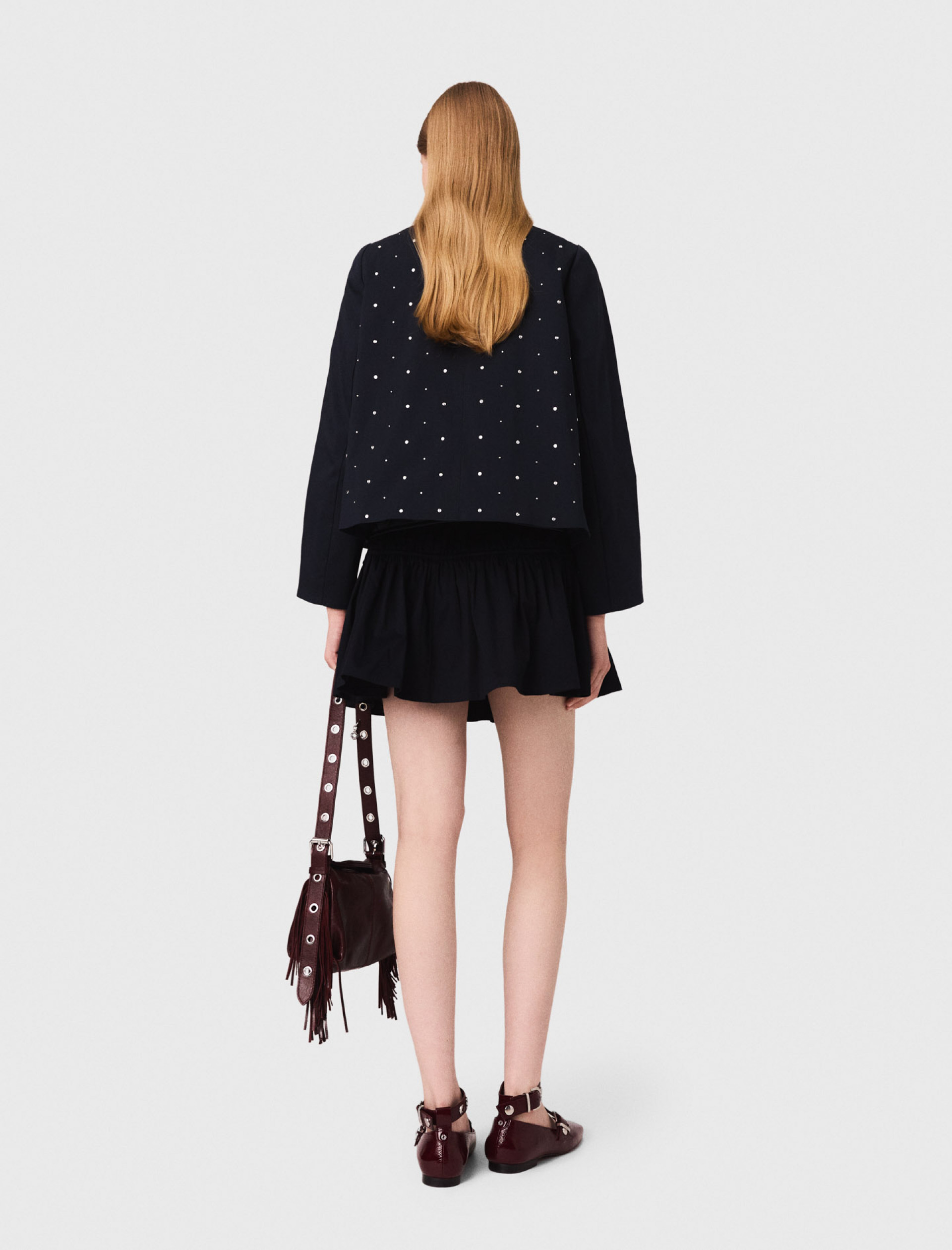 Женская куртка с бархатным воротником и заклепками Женская куртка с бархатным воротником и заклепками