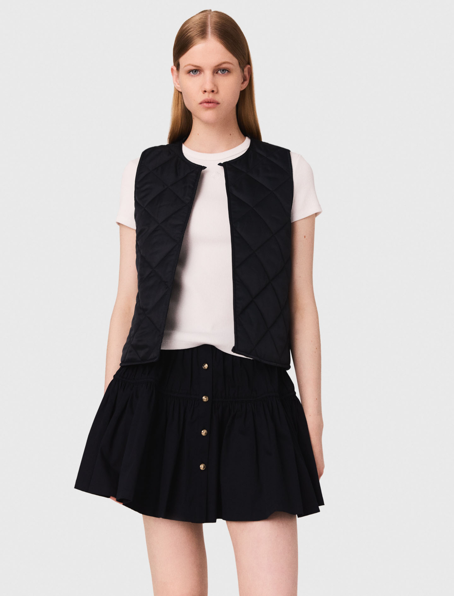 Женская куртка с бархатным воротником и заклепками Женская куртка с бархатным воротником и заклепками