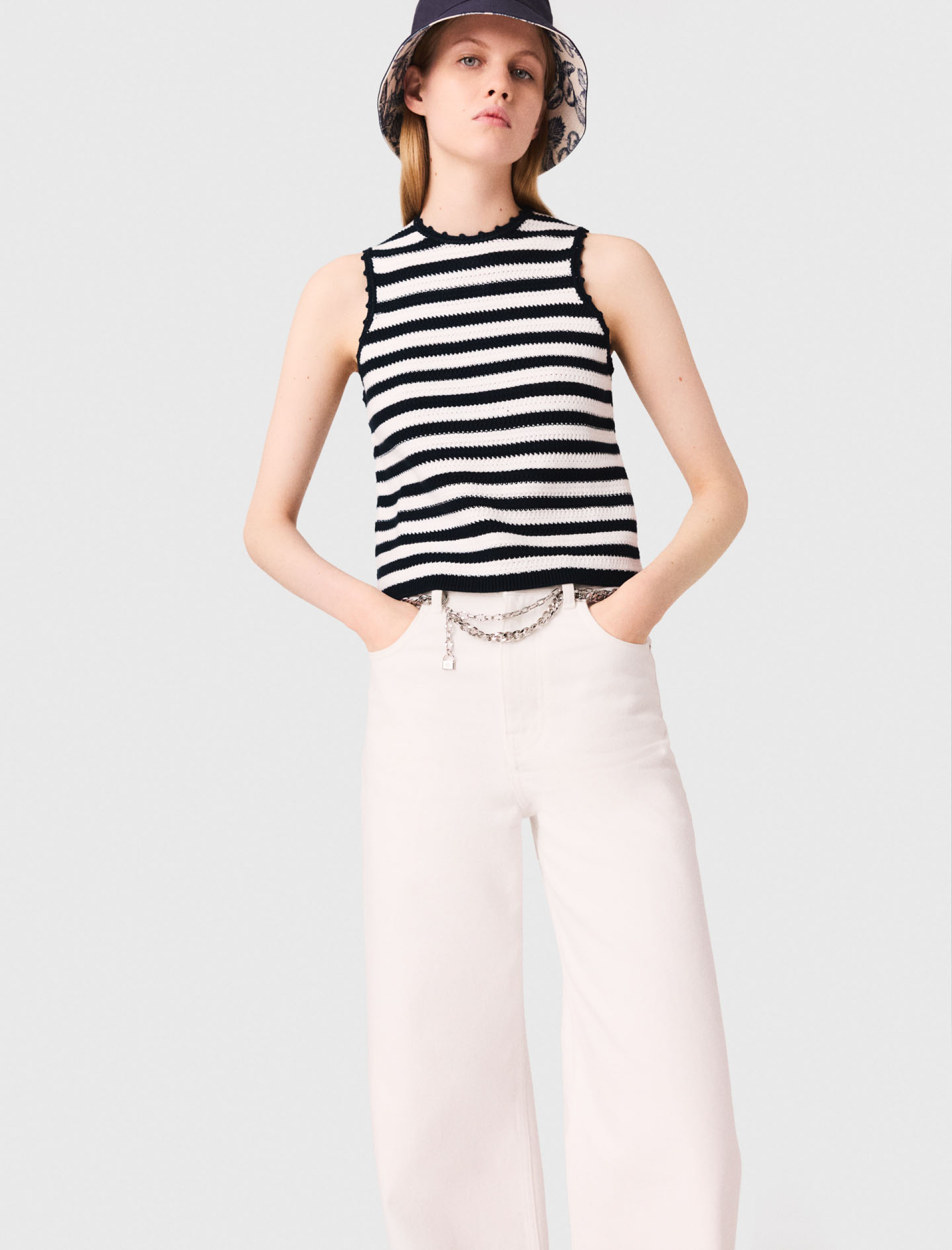 Жіночий в'язаний топ у смужку