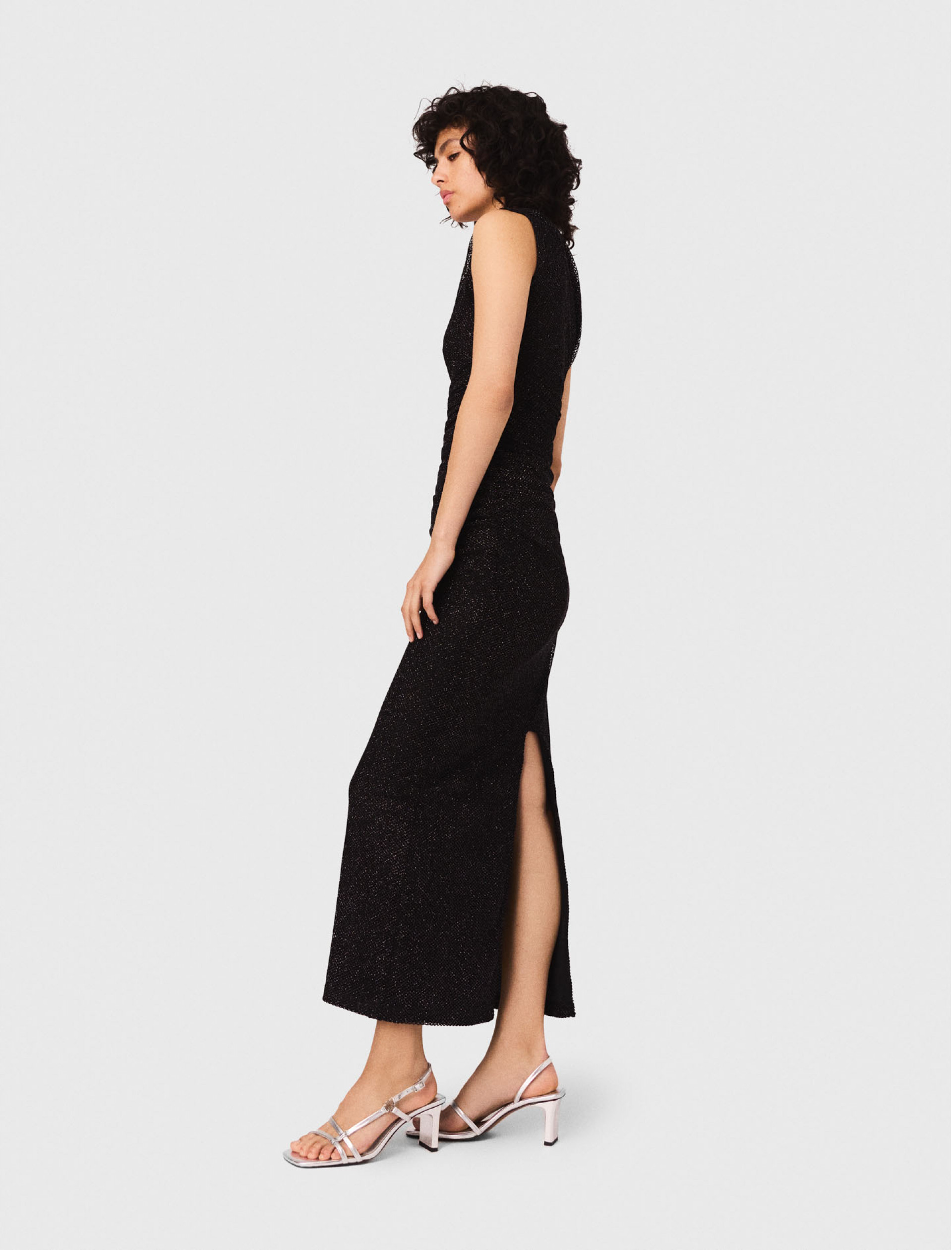 Жіноча асиметрична в'язана сукня зі стразами