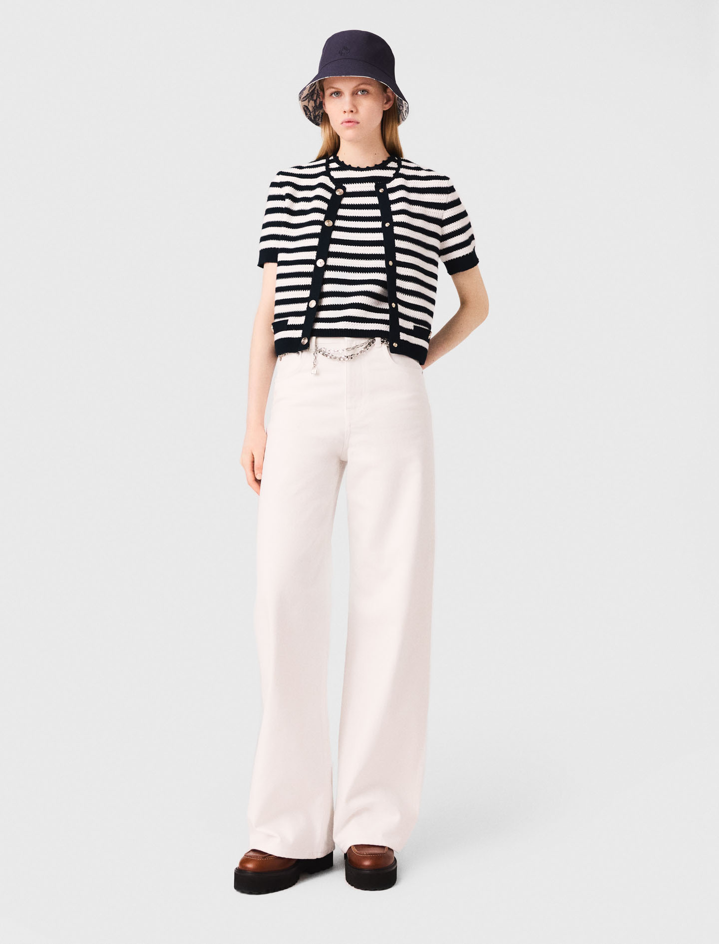 Жіночий укорочений кардиган в'язаний гачком