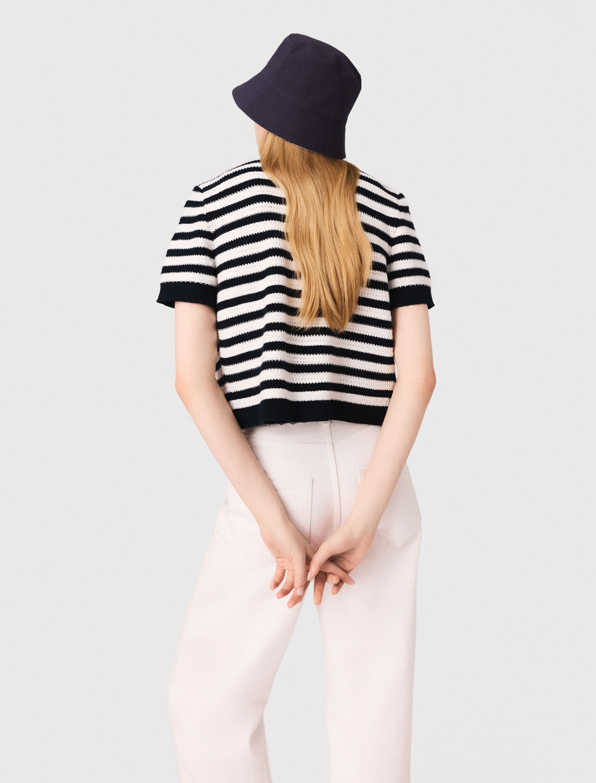 Жіночий укорочений кардиган в'язаний гачком