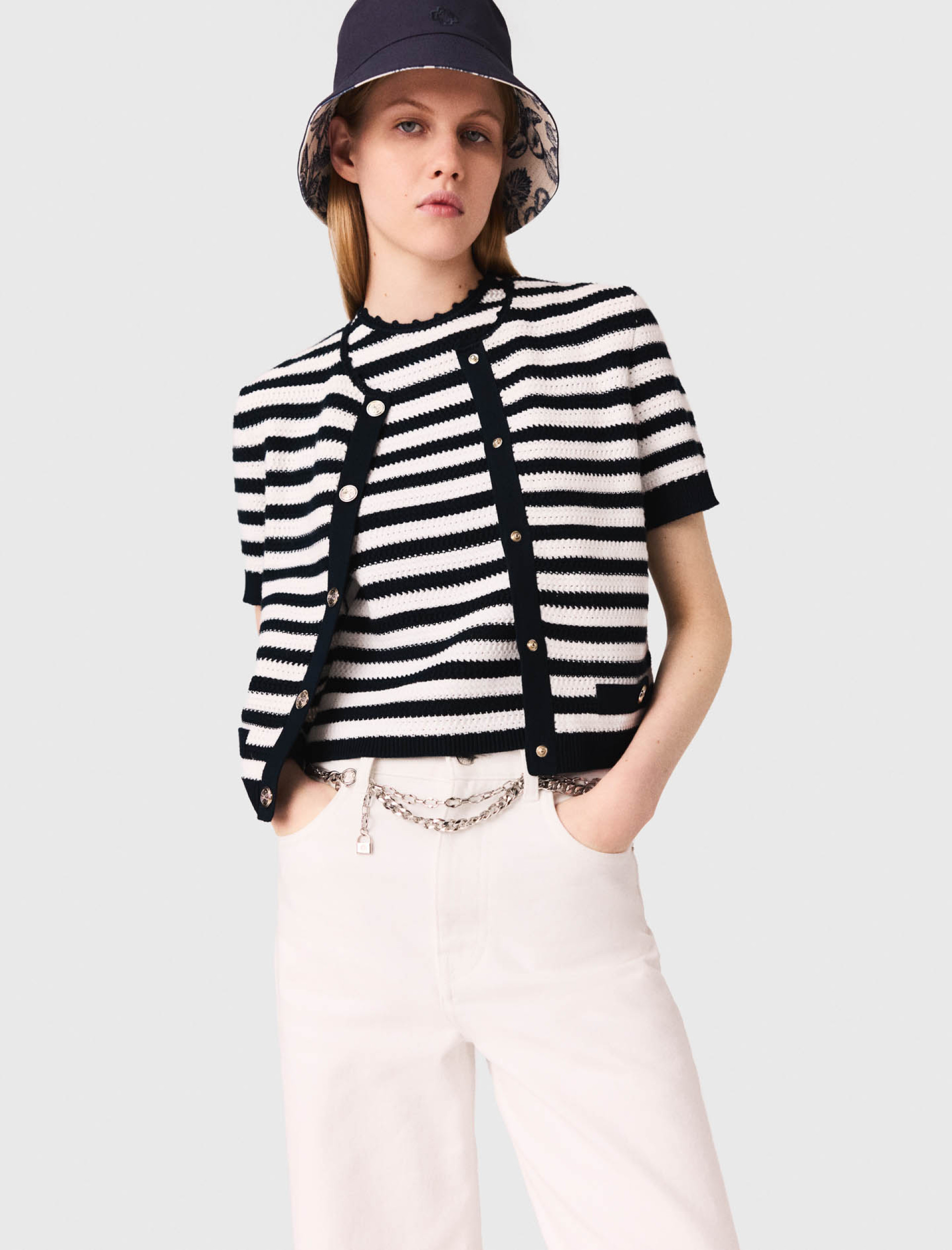 Жіночий укорочений кардиган в'язаний гачком