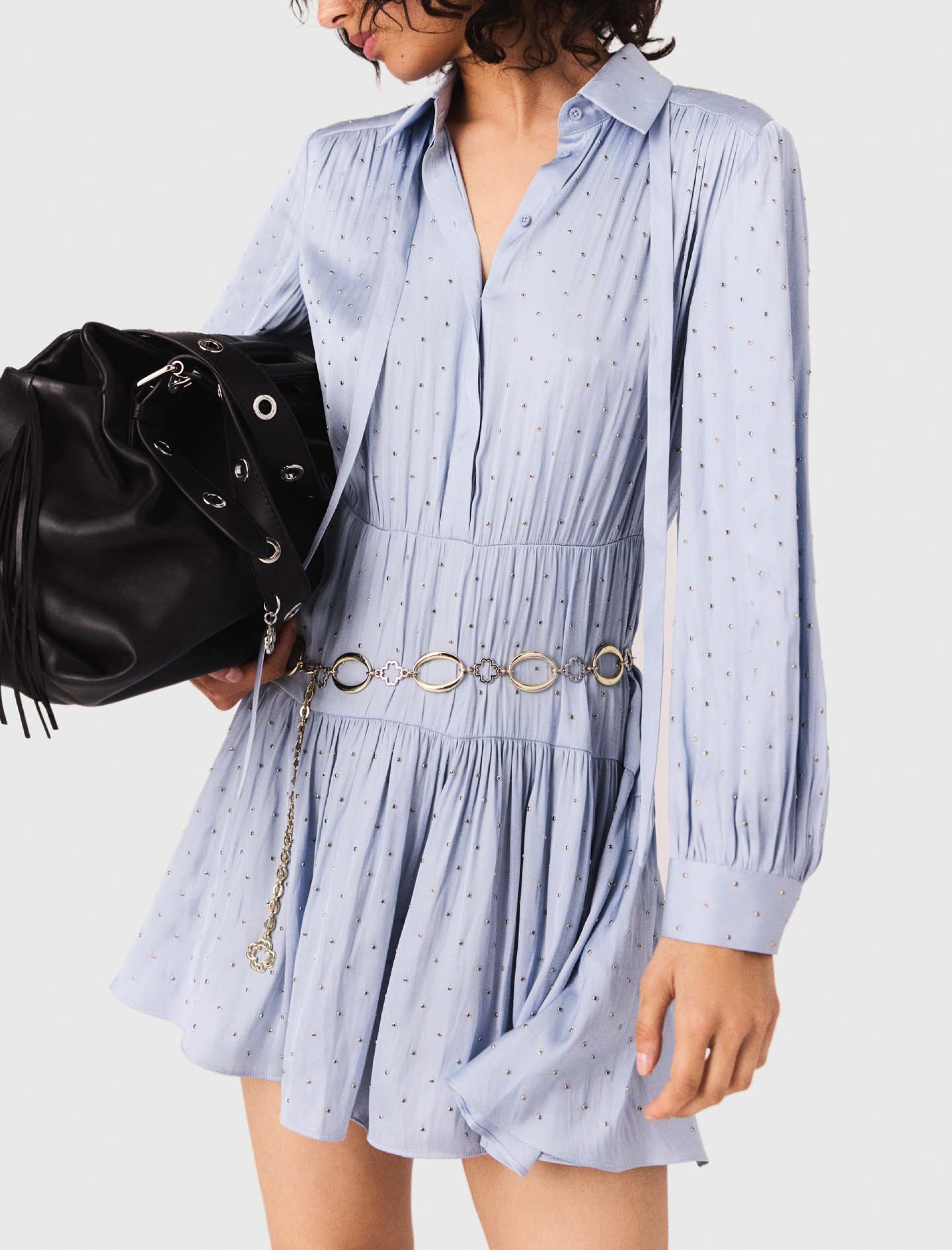 Женское голубое платье-рубашка со стразами