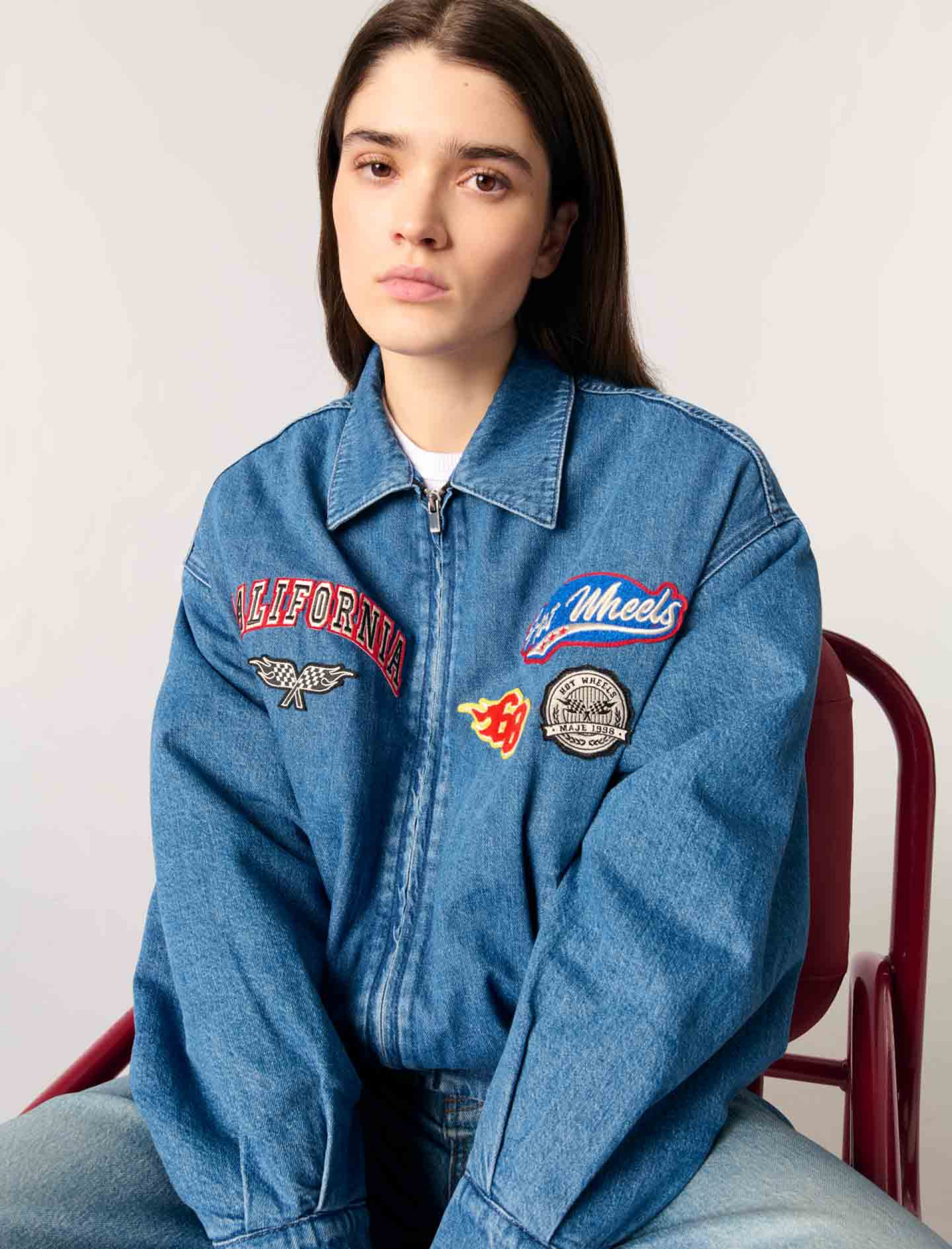 Женская джинсовая куртка оверсайз с вышивкой