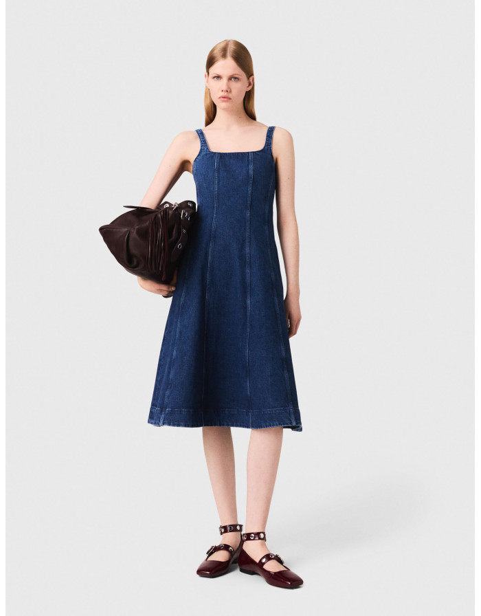 Женское длинное расклешенное джинсовое платье