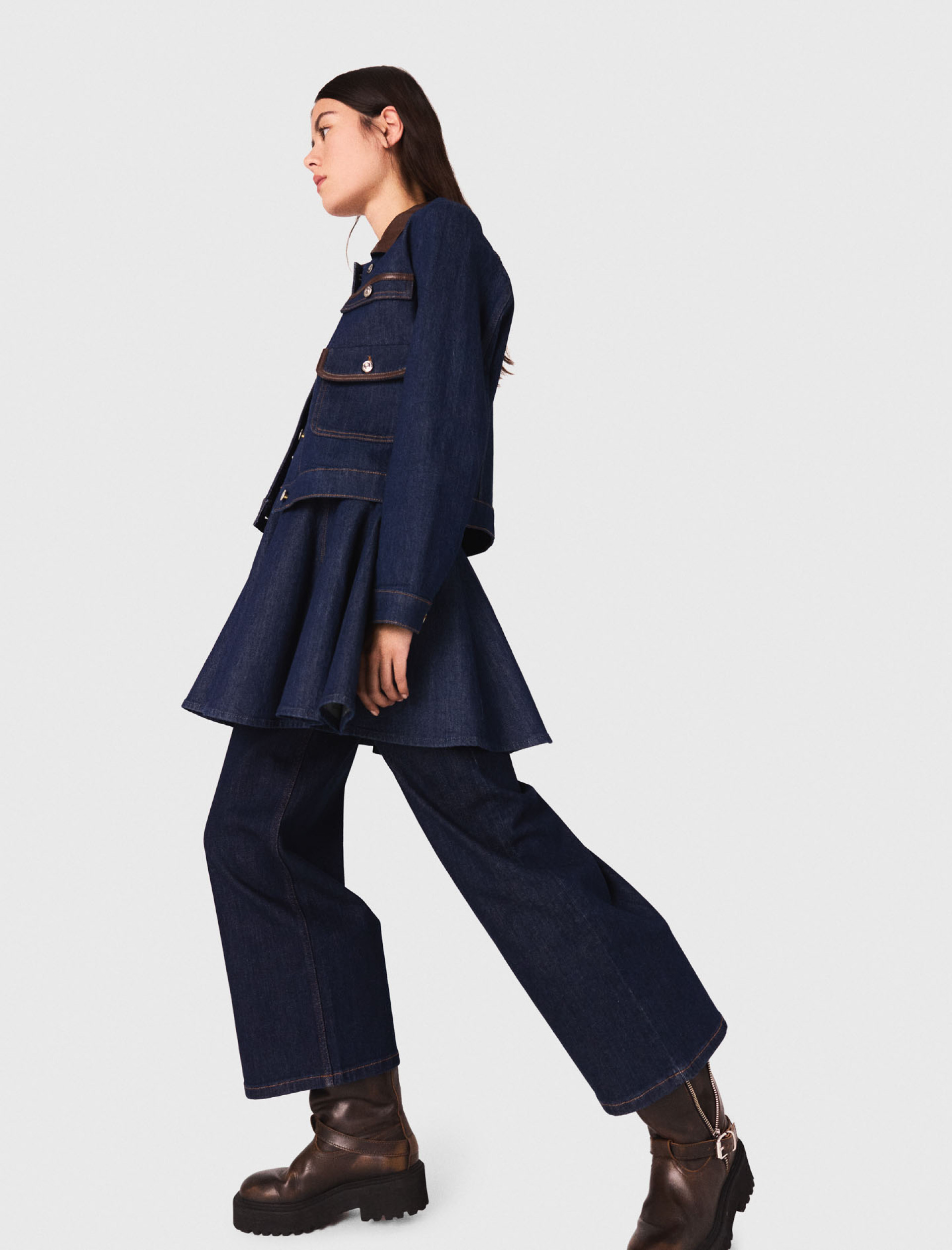 Жіноча джинсова куртка з контрастним коміром